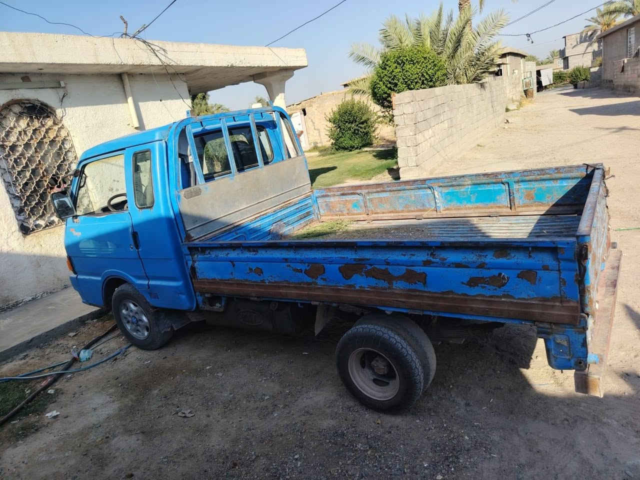 السلام عليكم
$41
 كيا موديل 94 مسجله 95 
مكينه مال عموشه مال حاويه
 كير مكفول 
اكسل مكفول 
شاصي مكفول 
رقم شاصي واضح 
صدر جديد 
تخم تاير جديد
 باتري جديد
 رقم بغداد تحويل باي وقت
 سنويه نافذه 
قماره بلاديه ما بيها قطر الصبغ 
بها ملاحظات بسيطه بالبدي
 اي استفسار اتصال على الارقام 
***********
***********
مكاني بغداد ابو غريب ابو منيصير عرب عباس
