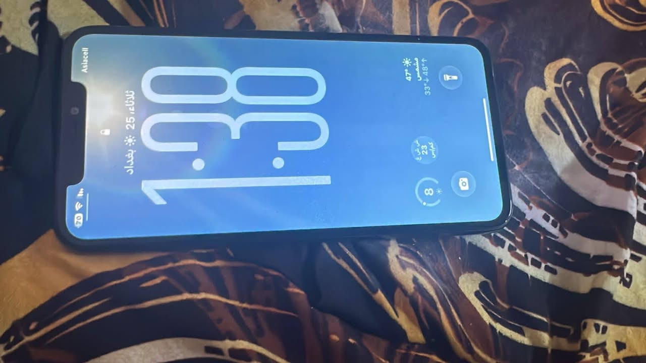 11 pro max 
لون رصاصي مبدل شاشة و فيس ايدي واكف و الكامرة مرات تصير بيه هزة 
‏‪***********‬‏

