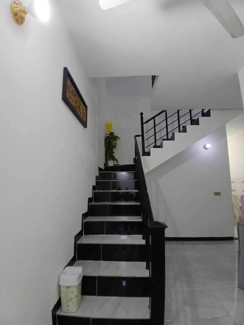 بيت للبيع زراعي سند 25 دور الزراعه الثانيه مساحه 110 متر
وجه 5 ونزال 22 بناء سنه 2024

طابقين 3 غرف نوم وصاله واستقبال ومطبخ كامل فول خدمات 

بيع او مرواس بقطعه 200 بدور الزراعه الثانيه حصرا مع الفرق

للاستفسار ***********
