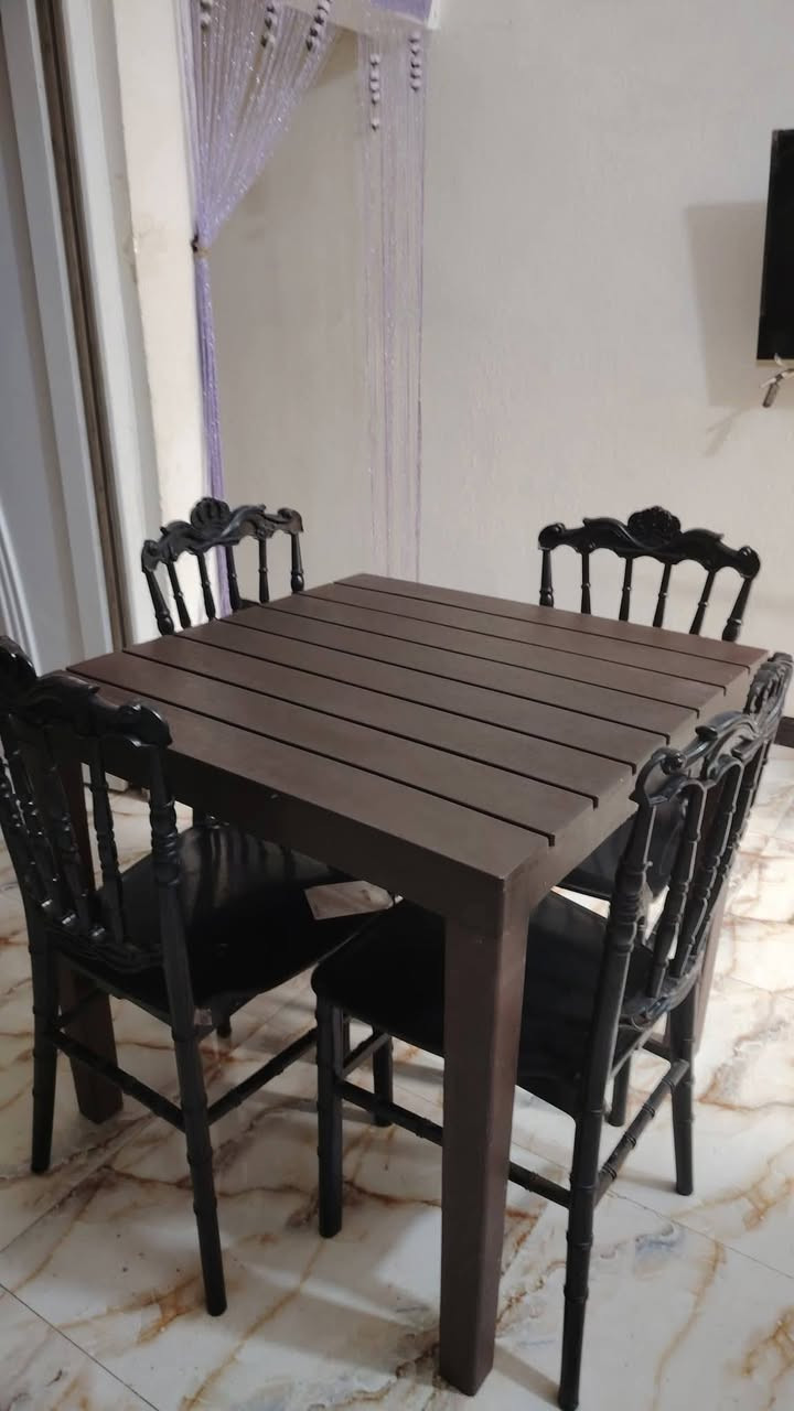 ميز طعام للبيع سعر 80وبي مجال ***********
