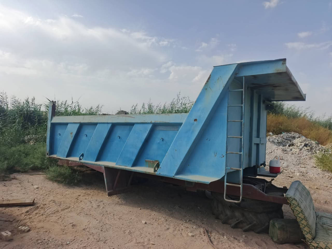بدي بلادي أزرق للبيع بغداد***********
