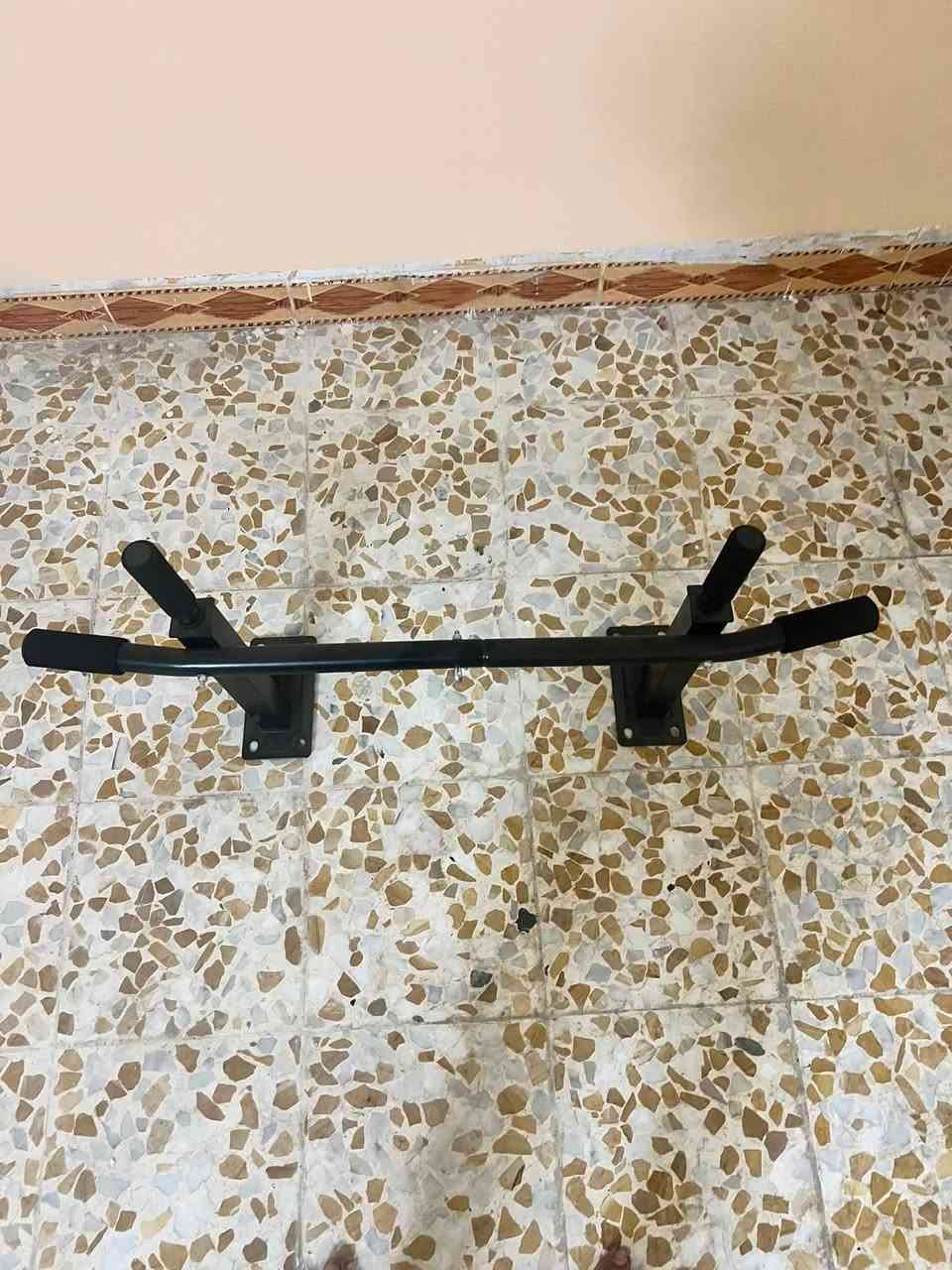 ‏سلام عليكم عقله جداريه للبيع مع البراغي مالها كامله جديده بس مفتوحه من الكارتون ما مستخدمه لل تواصل هذا الرقم ***********
