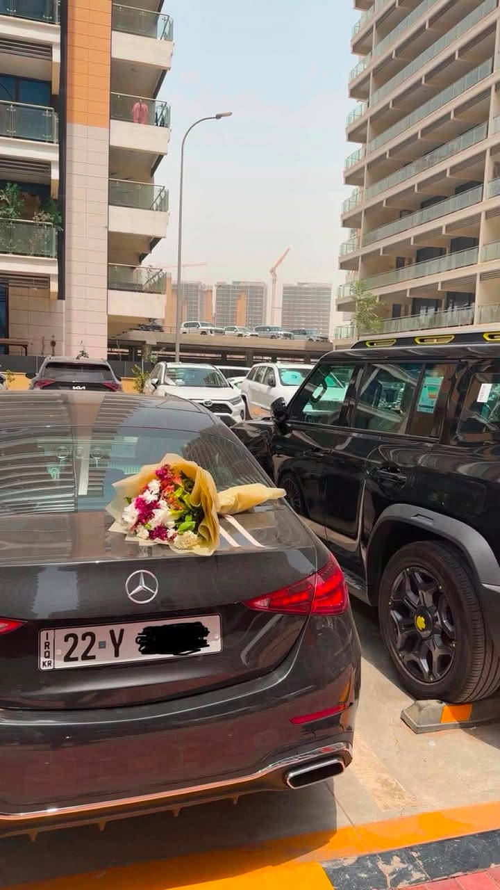 🚘 للبيع – Mercedes-Benz C300 موديل 2023 (أمريكي)
✨ سيارة نظيفة جداً ومستخدمة استخدام شخصي، جاهزة للفحص بأي مكان.

🔹 المواصفات:
• موديل: 2023
• الممشى: 59 ألف كم
• فتحة سقف بانورامية
• كاميرات 360°
• شاشة MBUX كبيرة
• Apple CarPlay وAndroid Auto
• تشغيل بصمة (Keyless Start)
• نظام التشغيل والإيقاف الذكي (Auto Start/Stop)
• مقاعد جلد كهربائية مع تدفئة للمقاعد الأمامية
• حساسات أمامية وخلفية
• إضاءة LED أصلية
• مثبت سرعة وأنظمة أمان متطورة

🔹 حالة السيارة:

* حادثها بنيد وجاملغ فقط.
* بدون أي ضرر بالدواخل أو الشاصي.
* المحرك والجير بحالة ممتازة.
* السيارة لا تحتاج أي مصروف وجاهزة للاستخدام.
*ايرباكات السياره سليمة.
*ملاحظة عدا الرقم ينشد رقم غير الي عليها.

📍الموقع: بغداد

للاستفسار أو المعاينة يرجى التواصل على الخاص أو الاتصال 
***********.
السعر: 33،500 قابل للتفاوض بالحدود المعقولة بعد المعاينة.
