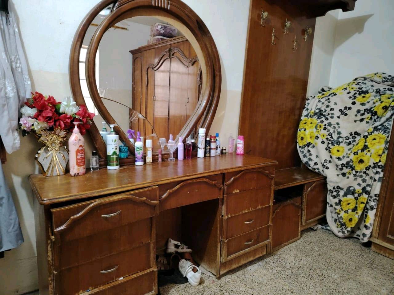 غرفه نوم مستعمله للبيع 
السعر 350 و بي مجال 
العنوان جانب الأيمن الإصلاح الزراعي 
رقم الهاتف ***********