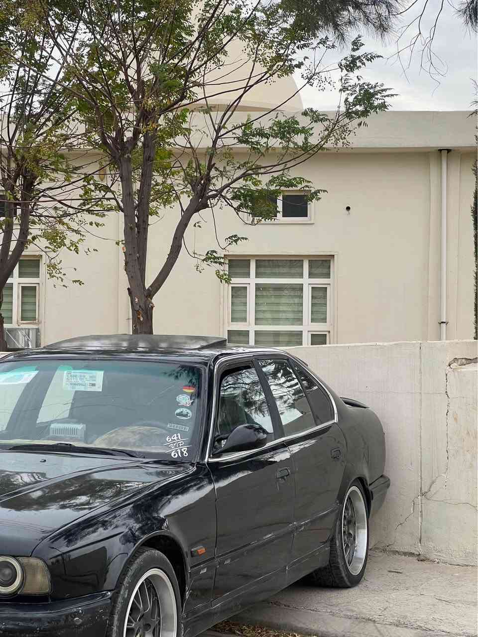 سBmw 525i فول فول سلايد كشن هيتر كير اوتوماتيك كير و محرك بشرط جديد غرامة 200$ تنزل من سعر و سعر بلاش $49 مكان قضاء بردرش *********** اكر, نينوى
