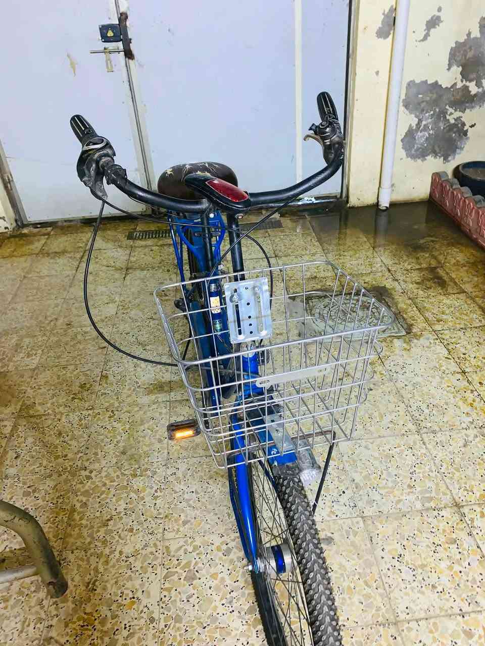 السلام عليكم للبيع جبلي نضيف ستوني مبدل جوابه و تايرات جدد سعره ٩٠وبي مجال عنوان نجف 
للتواصل ***********
