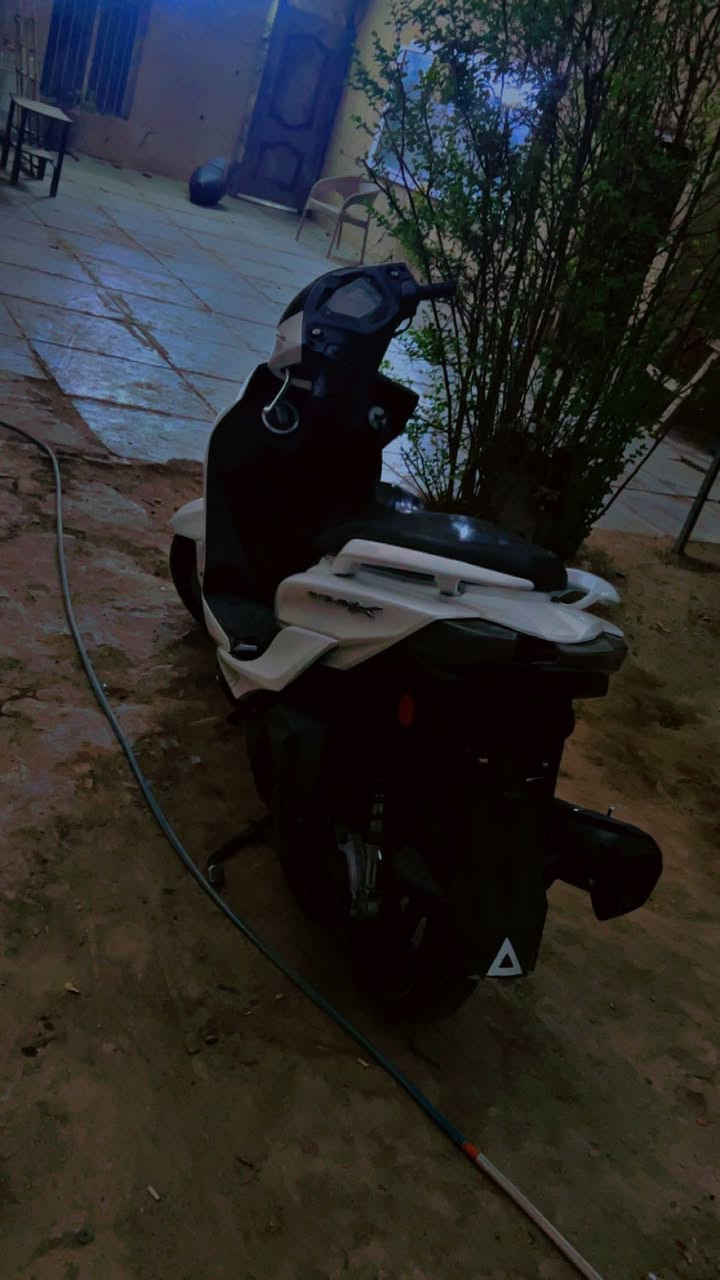 سكنس ياباني قبق نفخ و ستان كهربه 
مديل ٢٣
كفاله عامه 
ما بيه اي نقص 
دراجه كلش قويه و حلوه
جيل 5
X5
رقمي ***********
واتساب ***********
وسعر ١٣ 
وبل عافيه عل ياخذه
