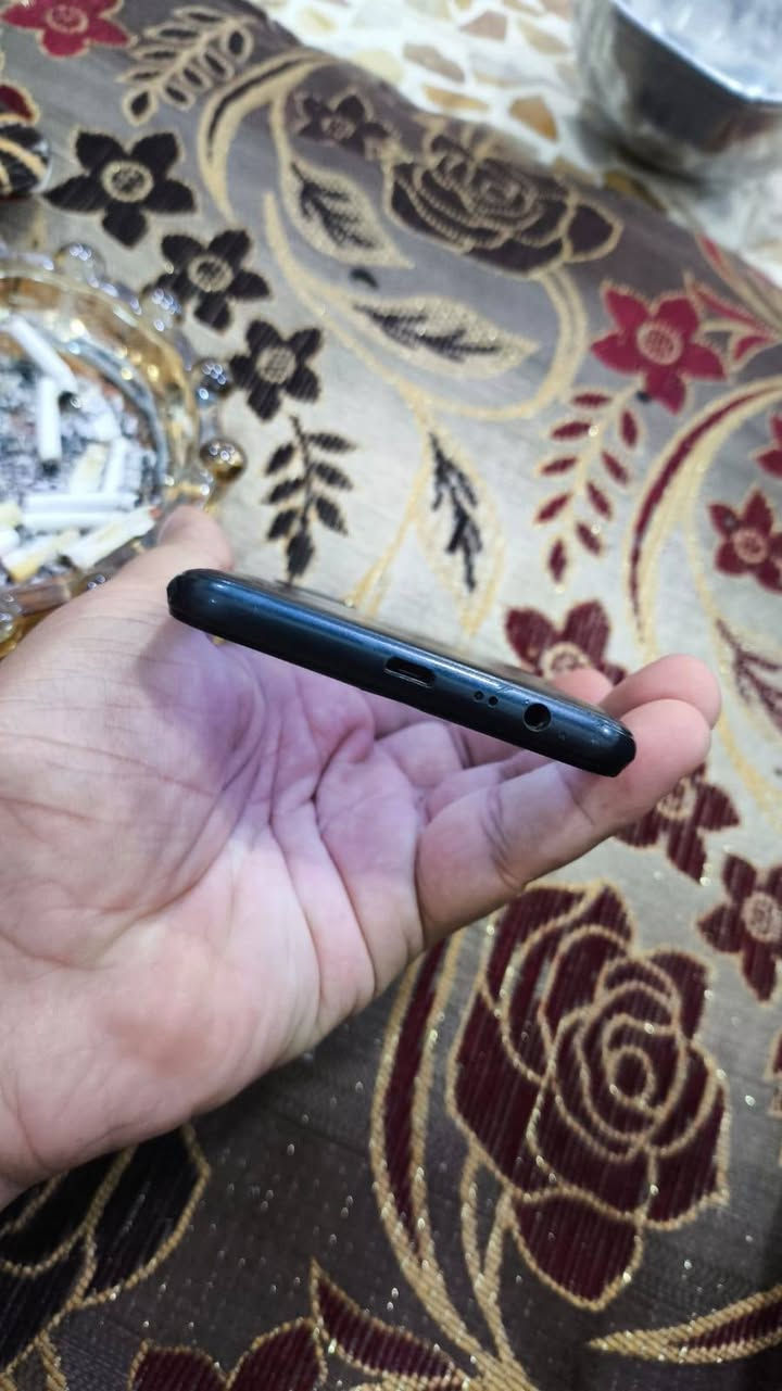 سلام عليكم جهاز realme C21-Y للبيع السعر 60 وبي مجال بس لمس بي فطر وما مثر علي جهاز فول من ناحيت شحن ***********
