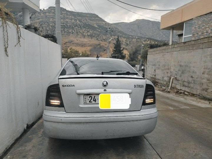 اوكتافيا • قير يدوي • مكينة صغيرة