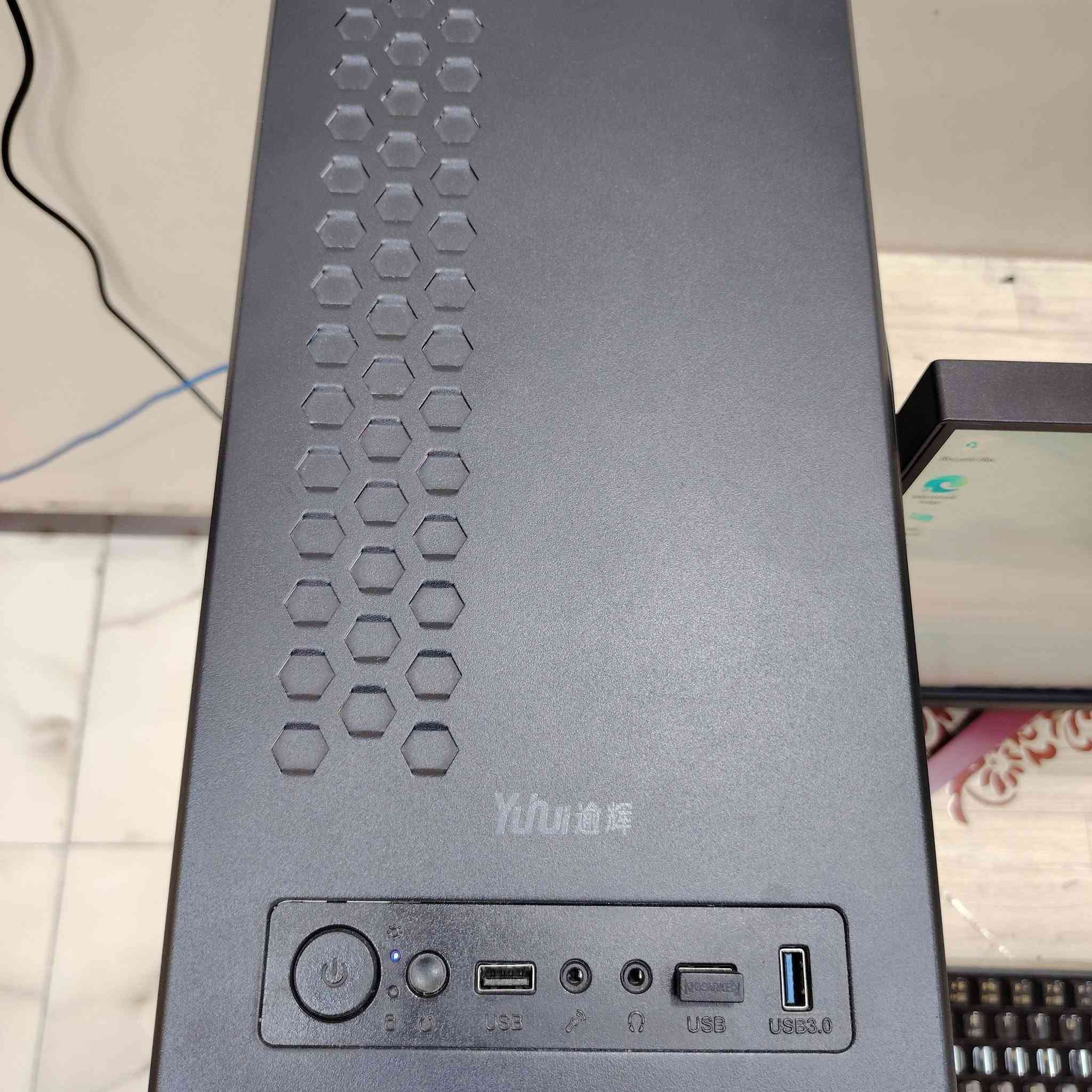 🔥🎮 PC GAMING للبيع – تجميعة قوية ونظيفة 🎮🔥
🧠 CPU | المعالج
Intel Core i5-9400F

🎮 GPU | كرت الشاشة
MSI GeForce GTX 1660 SUPER Gaming X – 6GB

🛠️ Motherboard | المذربورد
ASRock Z390M Pro4

🧠 RAM | الرام
XPG Spectrix D41 RGB – 16GB DDR4 سرعه 3200MHZ 

💾 SSD | التخزين السريع
Lexar NM620 NVMe – 512GB
⚡ سرعة تصل إلى 3500MB/s

💽 HDD | التخزين الإضافي
1TB

⚡ PSU | الباور
Cooler Master – 600W

🖥️ CASE | الكيس
Gaming Case

━━━━━━━━━━━━━━

🎯 مناسب للألعاب بدقة 1080p  
🔥 GTX 1660 SUPER Gaming X بتبريد ممتاز
⚡ NVMe سريع للنظام وتحميل الألعاب
💾 مساحة تخزين 1.5TB
🧪 الجهاز قابل للفحص والتجربة بالكامل قبل الشراء

💰 السعر: 670
📍 الموقع: بغداد
📞 رقم *********** 
📩 للجادين فقط – مراسلة خاص
