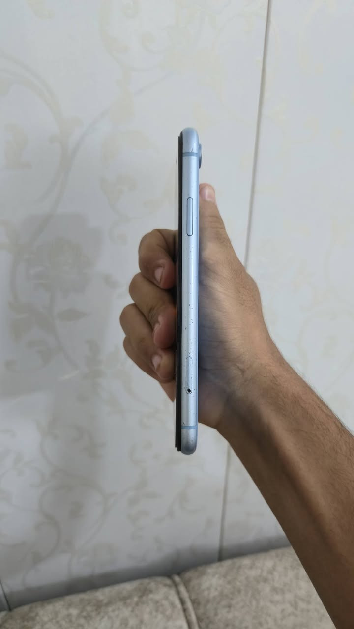 سلام عليكم
ايفون XR 
ذاكرة 64
بطارية 74

بس الفيس ايدي مايشتغل
الجهاز نظيف سيمكارت كاميرات تصفح وايفاي كله شغال 
السعر ١٢٠ وبي مجال بسيط

***********
بغداد البياع الشرطة الخامسة
