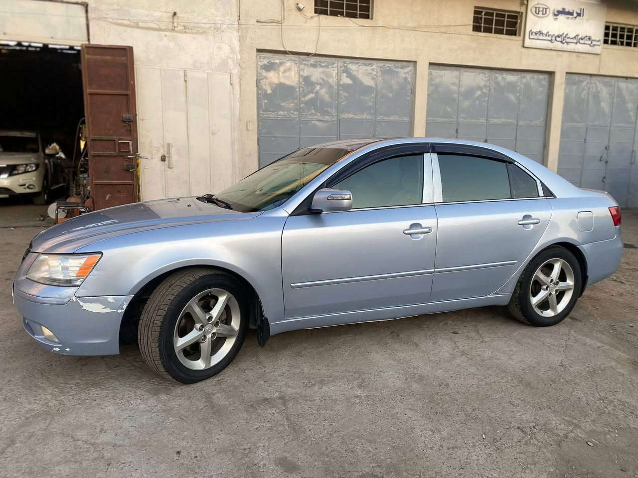 السلام عليكم 

للمراوس مع. Bmw
او بيع 

هونداي سوناتا 2006 وارد أمريكي رقم بغداد انكليزي شرط تحويل ثاني يوم محرك V6 حجم 3300  فول مواصفات  فتحه سقف سلايد روف شاشه بلاديه مانع انزلاق تبريد ثلج تدفئه ناركامله تخم تاير جديد ويل 17 صدر خلفي و امامي جديد  باتري جديد  السياره مصبوغه عام جماليه شرط بدون معجون و بدون قطره دواخل اثر جراد فقط السياره جديده و مال جناي 
 
السعر 80 

مكاني بغداد الكريعات
 الي يحب تفاصيل اكثر الاتصال على الرقم 
***********
