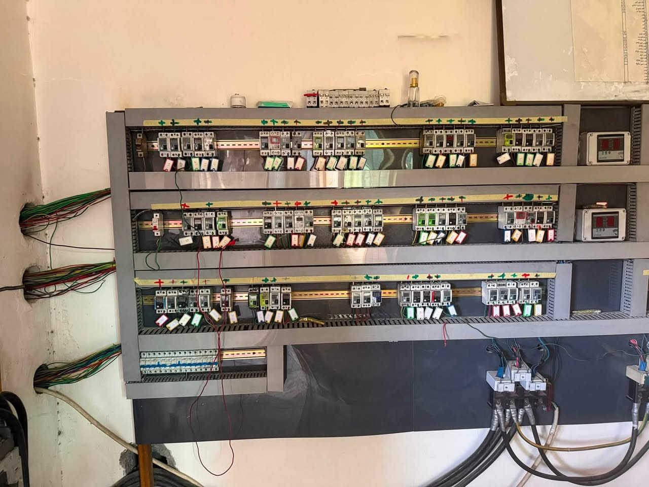 موقع البيع الحميدية ابي مكاين  ثنين 113طبك جديد ابي بورد خارجي ابيه حصه 250كيفي حمل 750صافي ابيه أمبيرات مجاني ٢٥ستفسار ***********
