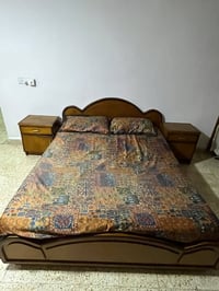 غرفة نوم • نظيفة جداً • خشب صاج