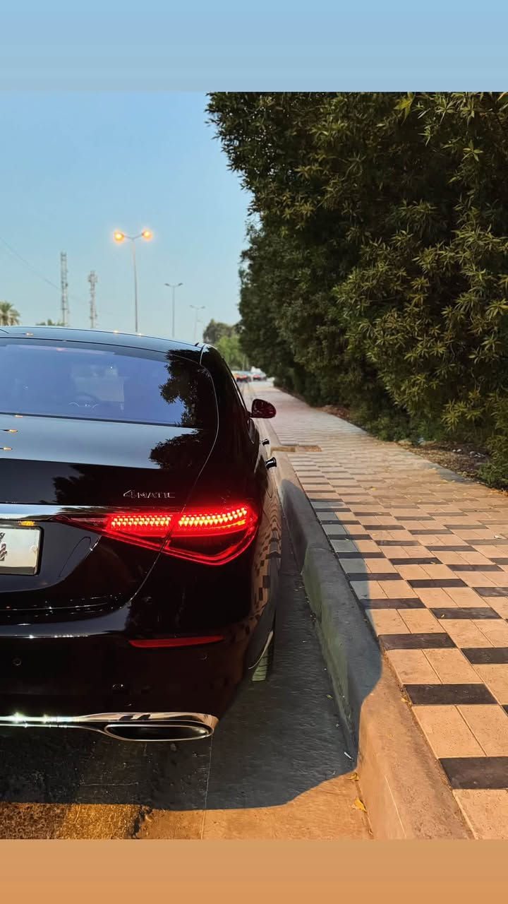 التحفه للبيع او المراوس موديل 2021 S580 
وارد امريكي كلين تايتل كفاله عامه من كلشي 
مغلفه PPF حته الدشبول مغلف ماشيه 13mi 
رقم بغداد فول مواصفات ..... ✨🍂 

المواصفات 
بانوراما بصمه 
كراسي جلد قرميدي 
كراسي كهرباء تدفئه 
تبريد حته الخلفي 
تبريد بيانو دشبول 
اضائه 64 لون داخلي 
شاشه خلفيه كراسي 
بردات خلفيه تحكمات 
لمس سترين شفتات 
الى اخر هواي مواصفات 
--------------------------------------
موقع السياره بغداد منصور او كاظميه الشراي 
يتصل او واتساب : ***********
