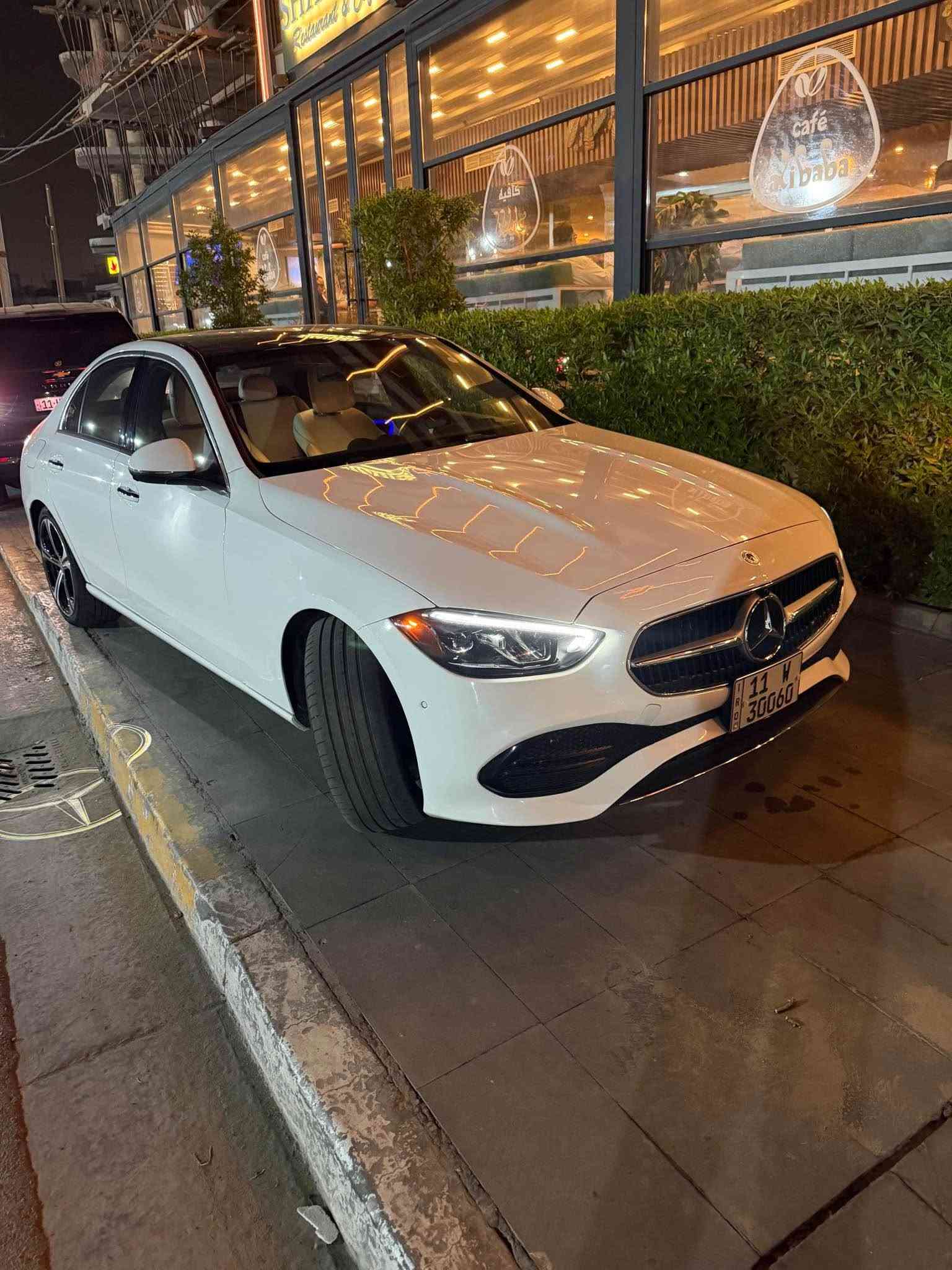 مارسيدس c300 للبيع 
السيارة جديدة وارد أمريكي تبديل باب نفس اللون 
ماشيه ٢٥ الف فقط رقم مميز للبيع 
السعر ٣٤ الف 
للاستفسار الاتصال على الرقم *********** بغداد, العراق
