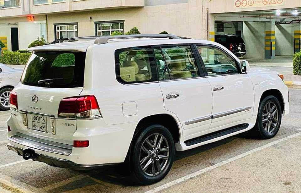 سڵاو برایان🩶
ئەم Lexus مان هەیە بۆ فڕۆشتن خۆی مۆدێلی ٢٠١٠ یە بەڵام  کراوە بە ٢٠١٣ یەک پارچە و دووپەڵەی بۆیاخە بێ ناوگرتن بەڵام سەنەوی بەسەر چووە:
 بۆزانیاری زیاتر پەیوەندی بەم ژمارە تەلەفونەوە بکە: *********** السليمانية, العراق
