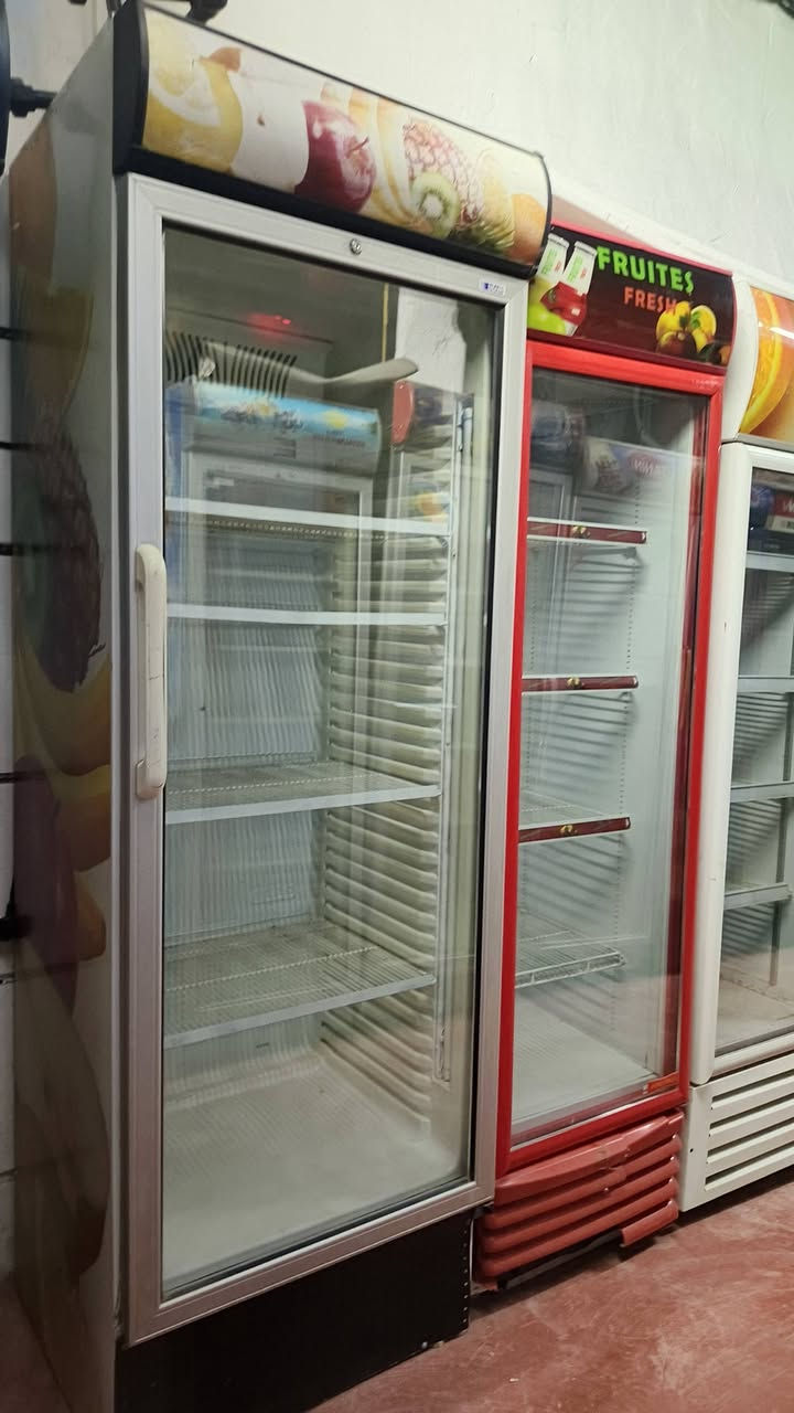 يا الله إسلام عليكم عارضات عامودي مستخدم نضيف شرط النضافه وشغل السعر 250 و عارضت المقبلات 350 عارضه عامودي تجميد 450 العنوان بغداد حي البتول الشراي يتصل ***********
