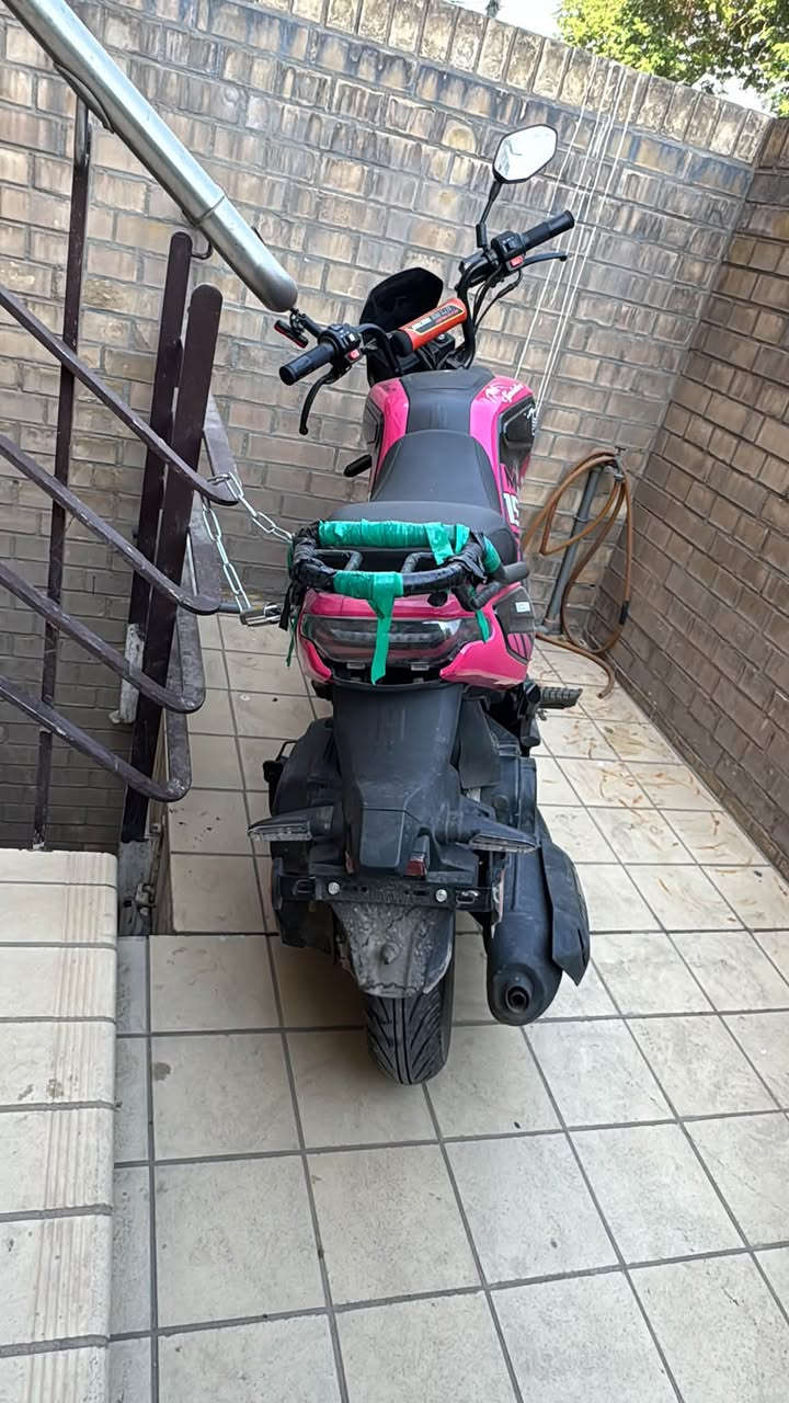 دراجة minix موديل 2025 ماشية 5000 فقط اخت الزيرو 
150cc 
جديدة نظيفة بالكامل ما مبدل بيها اي شي السعر 
2,100,000 وبيه مجال
***********
بغداد
