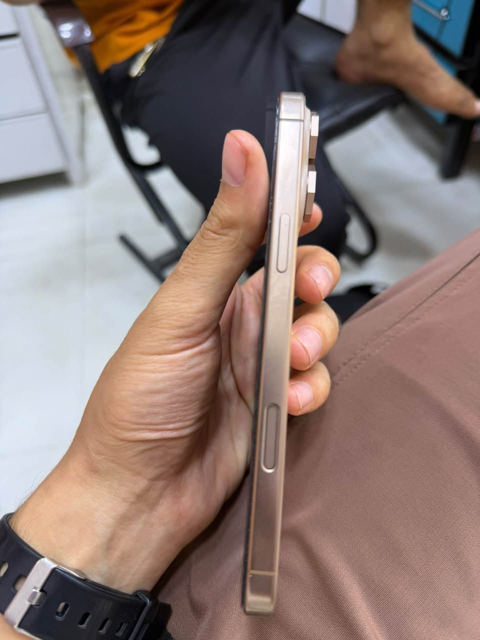 آيفون ١٦ برو ماكس • ٢٥٦ غ.ب. • بطارية ٩٦٪