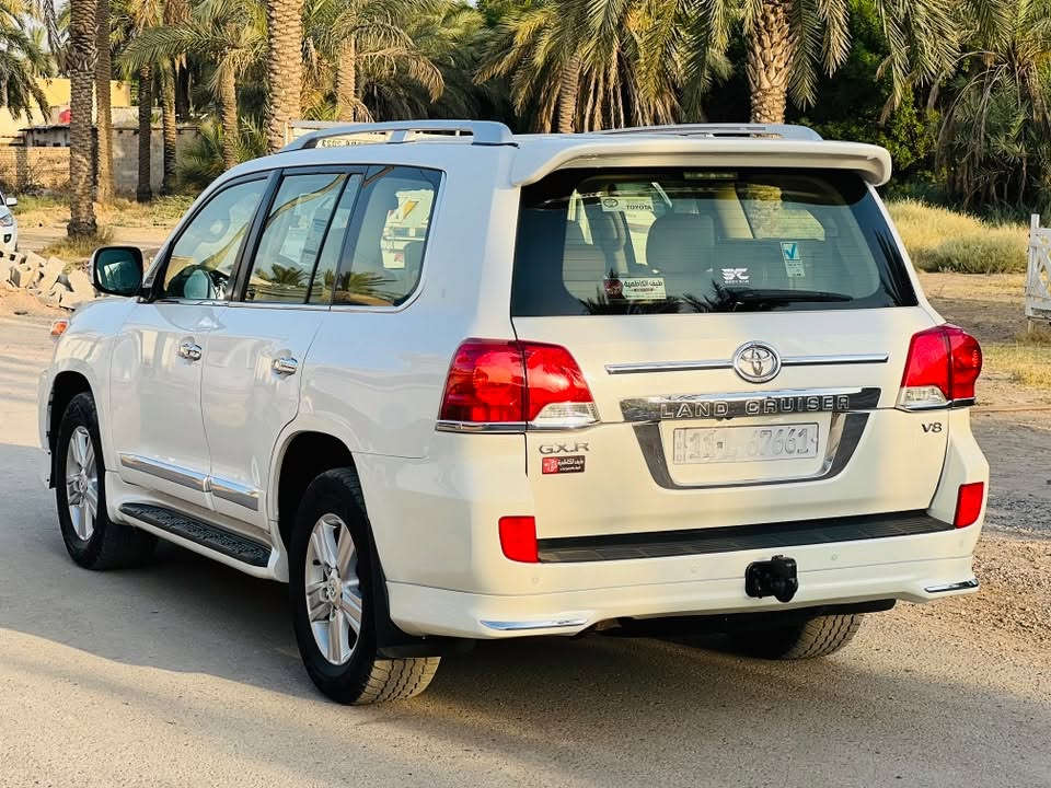 السلام عليكم 
لاندكروز 2013 ( GXR _ V8) للبيع ماشيه (126,000km) 

السياره مكفوله كفاله عامه حته من الشخط ... بيه بارد 4 اصابع فقطط بلباب الخلفي السياره المكينه والكير مكفولات 
كفاله عامه 
السياره فول مواصفات 
بصمه
فتحه
شاشه
حساسات امامي خلفي 
مري شفط 
تخم تاير اصلي 
داخل جلد اصلي 
ثلاجه
تبريد ثلج

السعر / 34,000 دولار 
يعني 3 شدات و 40 ورقه . وبيه مجال للشراي 

العنوان / بغداد_اليوسفيه_ناحيه الرشيد 

***********
***********
