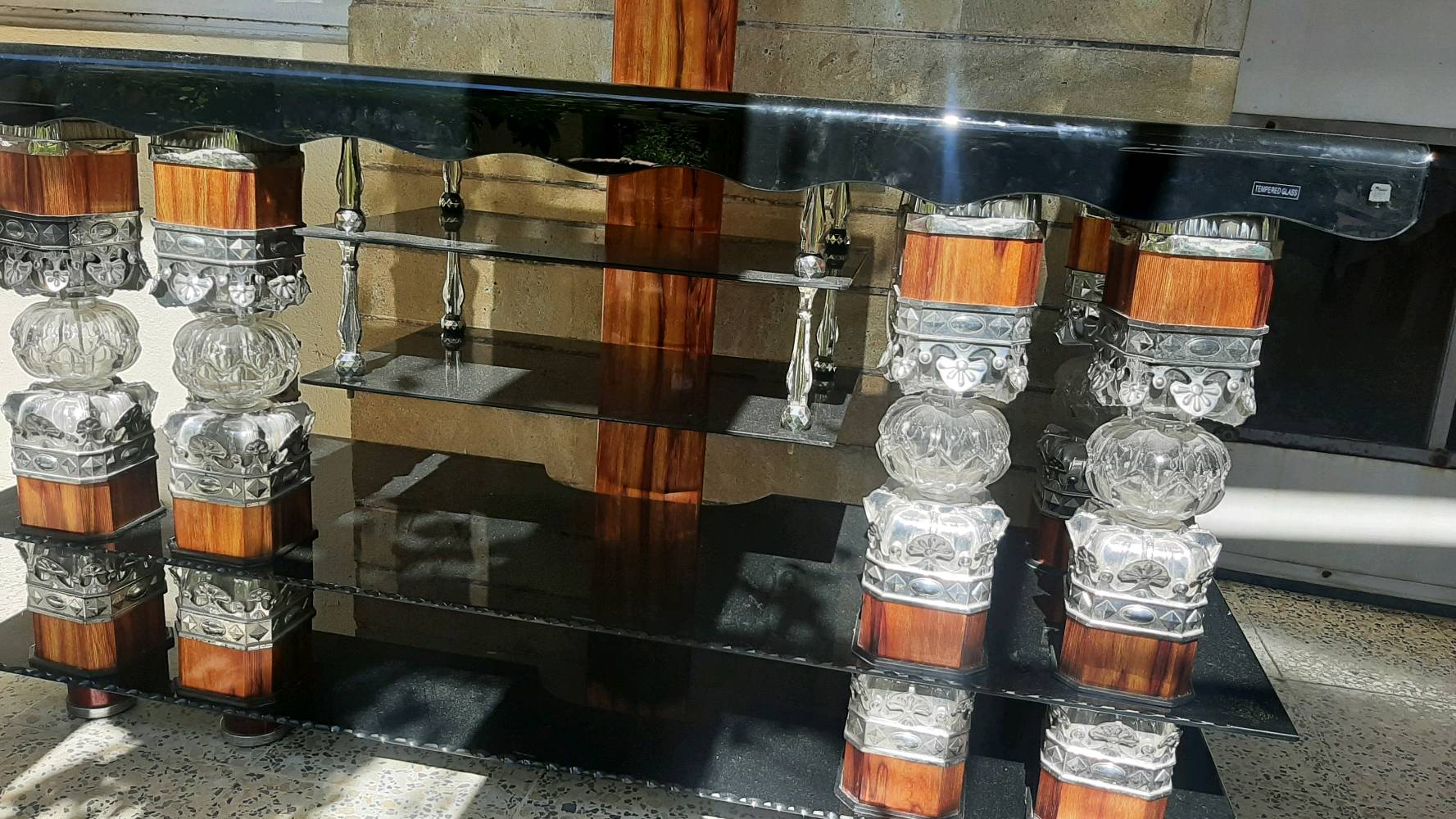 ميز بلازمة زجاج بهانيمي نظيف حيل
