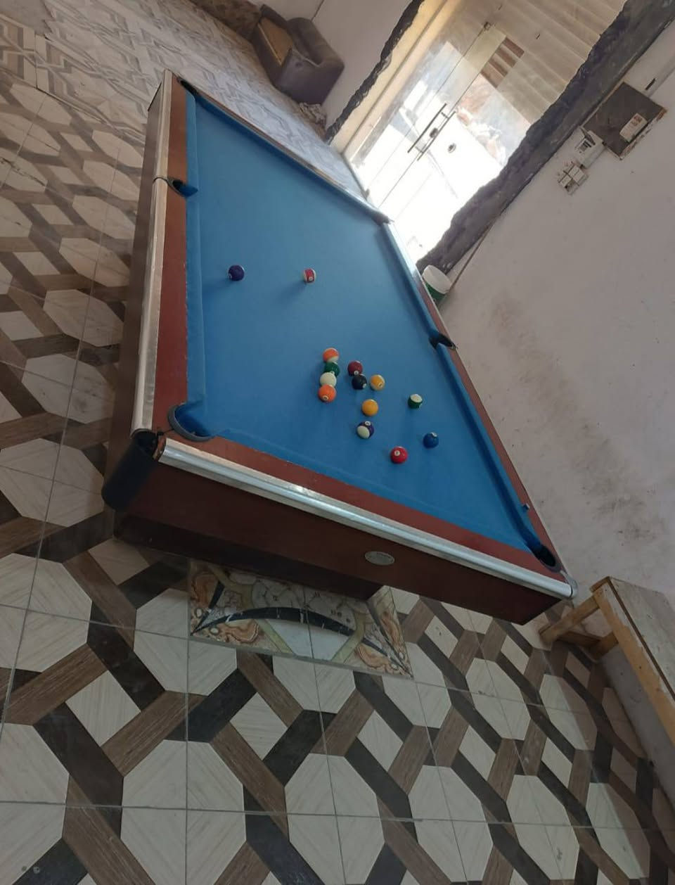 سلام عليكم ميز بليارد للبيع ميز ويركاه نضيف كلش حلوه سعر=900وبيه مجال حك الجيه مكاني بصره شط العرب ***********
