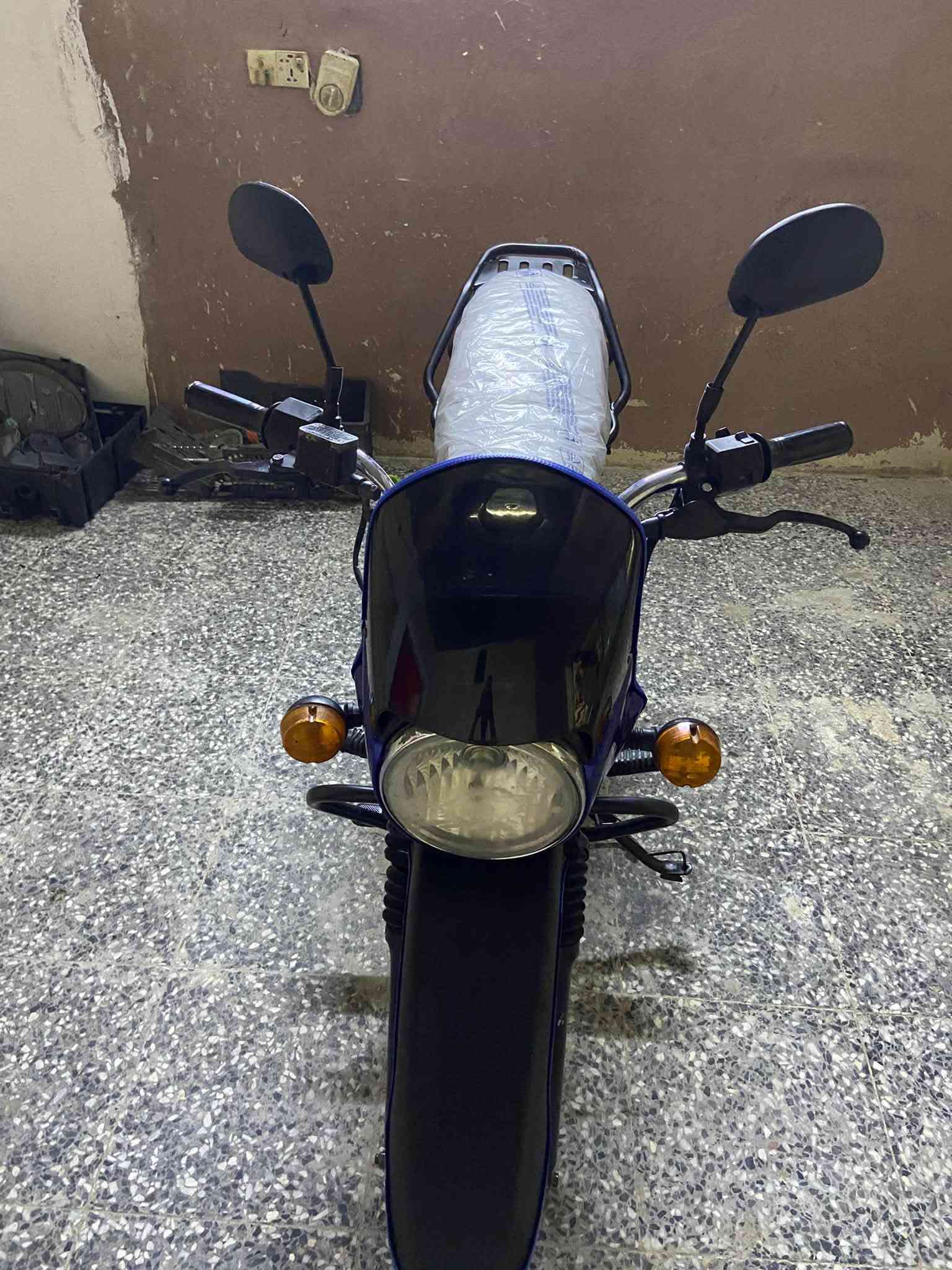 بوكسر موديل 23 بدون اواراق اكفلها حلال وحرام وسرقه دراجه والقران اول بارحه جفتتها يعني تجفيت جديد ومانقصها شيء سلف هندر لايت عالي ناصي اشاير كامله كهربائيات كلشيء شغال بريكات جدد دهن جديد ماعوزها شيء سعر ١و٥٠ وبيها مجال مكاني شعب نهايه حي اور *********** اتصل وادلل
