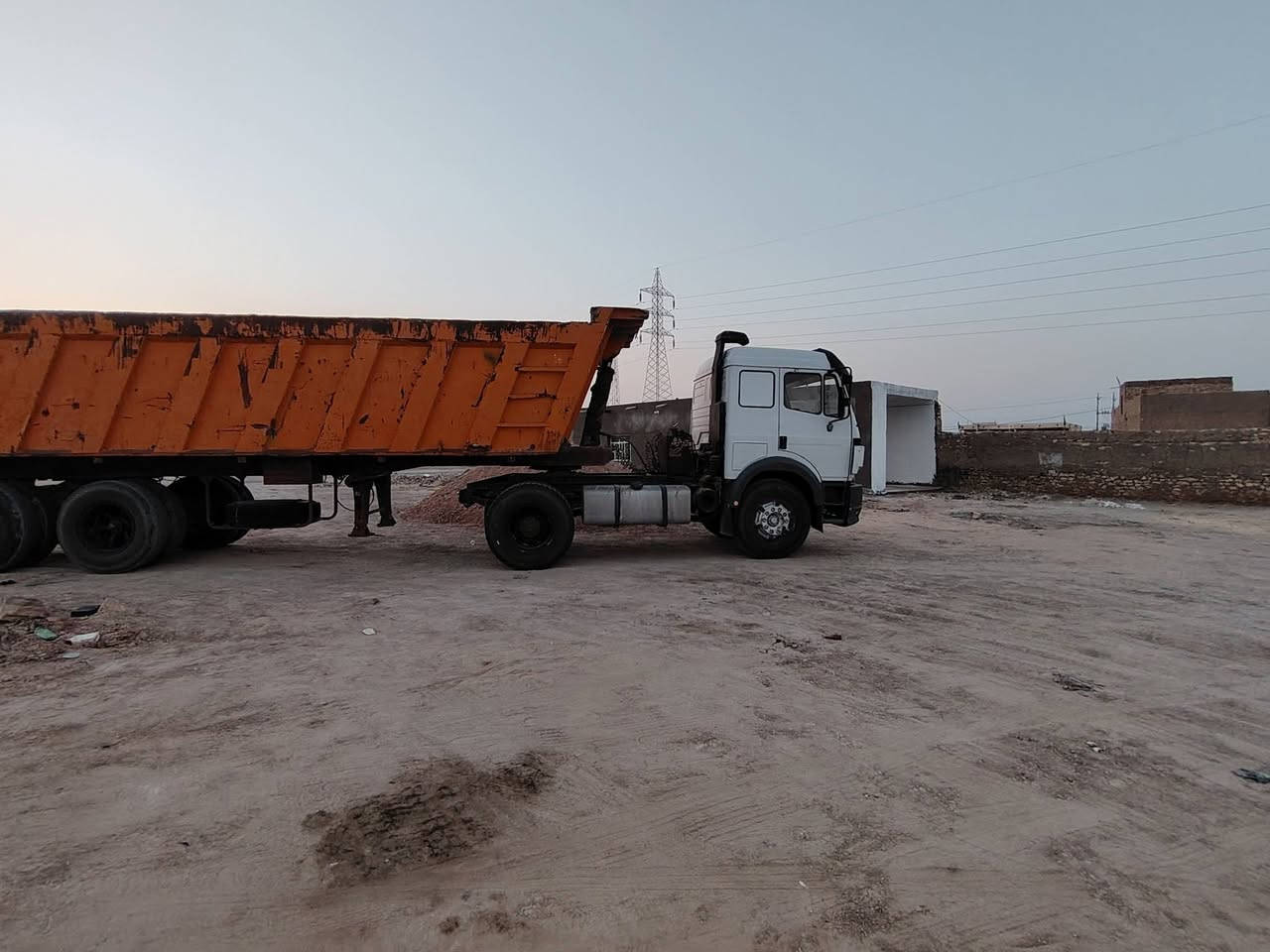 للبيع نقد او نص والباقي مدة
#تريلة گلاب البي  ٨٧ محدث كرواتي مربوطة قلاب قاطرة ونص مقطورة ٣ لوحات محرك ٤٤ گير ١٩٠ اكسن كرواتي جي اف  عربانة الماني  رقمهة  #نجف انكليزي بسمي مداور ثاني يوم سنوية مجددة ل ٣١ كير محرك شاصي مكفولات السيارة جاهزة للعمل
مكانهة #السماوة  السعر اتصل على الرقم
 ***********
***********
متواجد #واتساب
