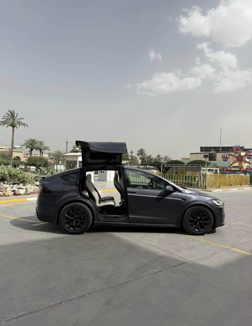 اقبل مراوس شعندك هايبرد 
للبيع تيسلا موديل x الشكل الجديد 

السعر :  50,000$   🔥

اعلى صنف ٦ مقاعد
 Tesla X Plaid
1020 حصان اعلى صنف
تقطع مسافة بالشحنة الواحدة اكثر من 600km
غرفة لون Off white مميزة جدا 
ويل قياس 22 انج
سقف كامل بانوراما
نظام صوتي 22 سماعه 1000 وات خيالي
ستيرنج Yoke
MCU3
معالج AMD قوي جدا بشغل GTA V واي لعبه من Steam على شاشات السياره
كاميرات 360 درجة 
اخر اصدار من كراسي التيسلا
 نظام التعليق هيدروليك Raven
شاشة خلفية كامل التحكم 
شاحن لاسلكي عدد 4 2 امامي و 2 خلفي 
لايتات اماميه ليد ادابتف 
كراسي حامي بارد امامي خلفي 
نظام الاوتوبايلوت 3.0 FSD السائق الآلي 
أبواب كهربائية امامية وخلفية مع خاصية الفتح التلقائي 
تحكم كامل بالسيارة عن طريق التلفون
واضافات عديدة اكثر بكثير مما ذكر 
مرقمة جاهزة

📍موقعنا بغداد 

🚘خدمة العملاء :

☎️ ***********
