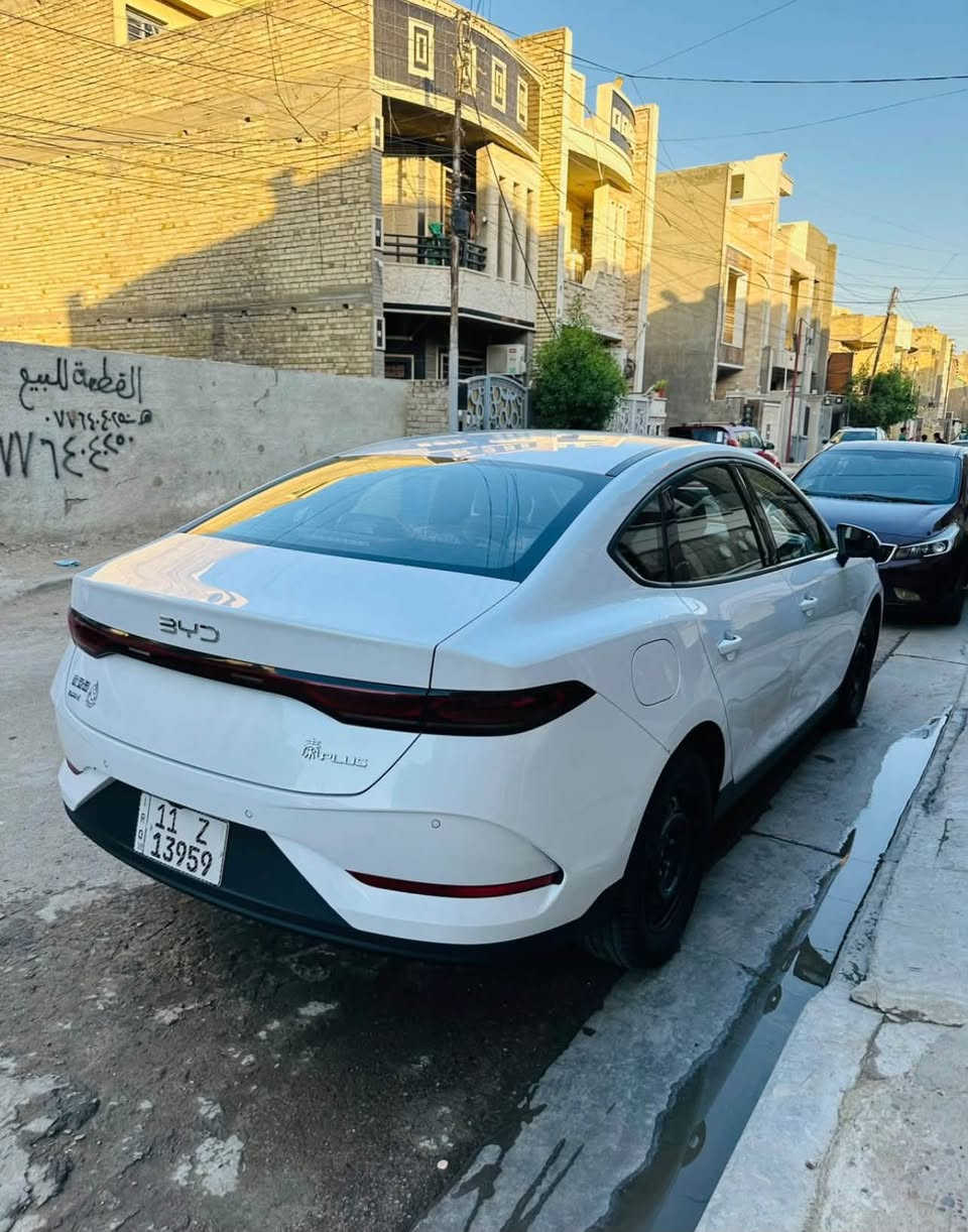 سلام عليكم للبيع BYD جن بلاص 2025 كفاله عامه عنده شخص بل باب الخلفي كلش بسيط وما بين ماشيه 25 الكلي معروضه ب 20 مليون وبيها مجال حك الجيه فقط مكاني بغداد ***********

