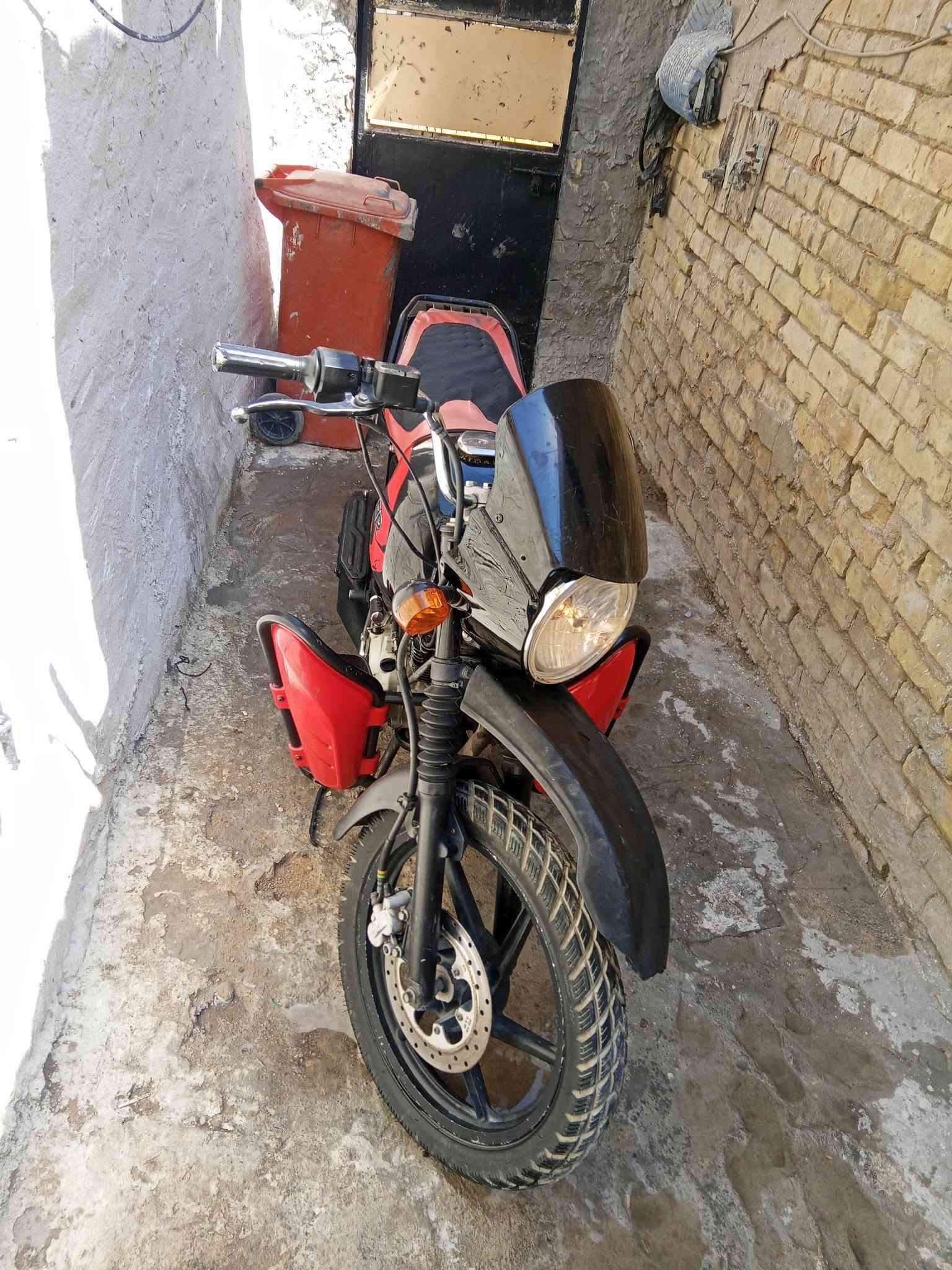 سلام عليكم
دراجه بوكسر جديده شوفت عينكم سعره 850 
وبيه مجال العنوان بغداد الاسكان ***********
