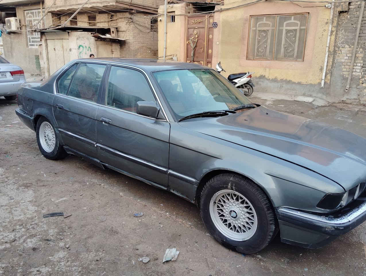 بي ام موديل 1989
لون اسود فيلي 
محرك مضمون
كير اوتوماتيك 
السياره الحاله ممتازه 
وارد امريكي
السعر 48وبيها مجال 
السياره باسمي مداورة مباشر 
الاستفسار الاتصال على الرقم ***********
