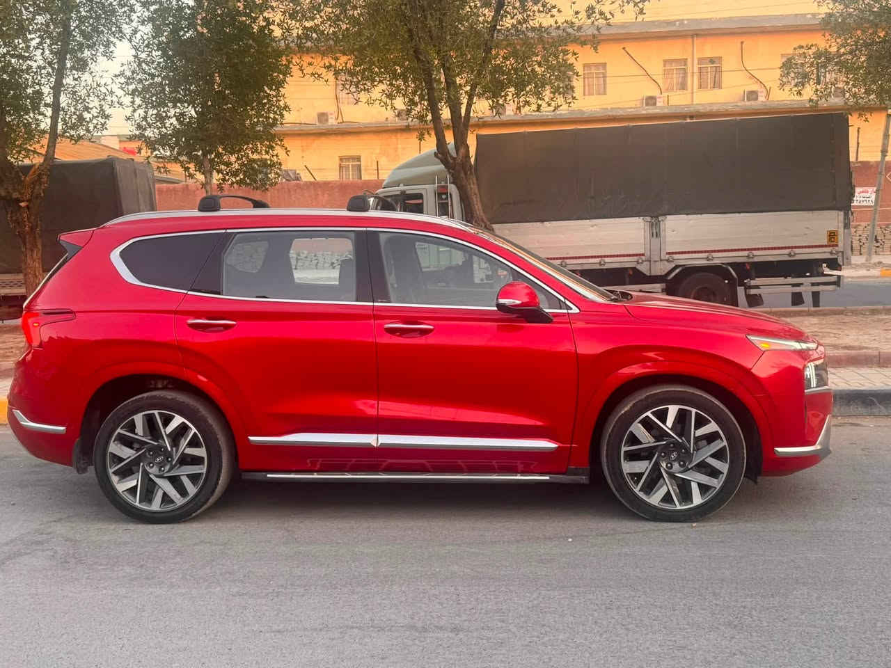 السلام عليكم
� للبيع Hyundai Santa Fe 2023 Calligraphy AWD

سنتافيه 2023 – أعلى فئة Calligraphy 

  🇺🇸 وارد أمريكي

ألون احمر(دم الغزال) ما بيها قطعه مصبوغه!

السياره بيها حادث اليكدام

فول مواصفات 

* محرك 2.5 تيربو

* 4 سلندر

* قوة 281 حصان

* قير 8 سرعات DCT

* دفع رباعي AWD – HTRAC

* جنوط 20 إنچ

* فتحة سقف بانوراما

* جلد Nappa فاخر

* مقاعد أمامية تبريد + تدفئة

* مقاعد خلفية تدفئة

* دركسون مدفأ

* شاشة وسطية 10.25 إنچ

* شاشة عدادات رقمية 12.3 إنچ

* Head-Up Display

* نظام صوت Harman Kardon

* كاميرا 360°

* كاميرا النقطة العمياء

* مثبت سرعة متكيف

* تحذير ومساعدة المسار

* فرملة طوارئ

* حساسات أمامية وخلفية

* تشغيل عن بُعد

* باب خلفي كهربائي

* إضاءة داخلية Ambient

* سقف داخلي Suede 

تشغيل عن بعد 

وتحريك السياره عن بعد

بيها أربع انضمه للقياده من ضمنها sport

وبيها بردات قطعتين  

ماشيه 38 الف

رقم إنجليزي 

السعر: شدتين واربعين

للتواصل والاستفسار واتساب***********
