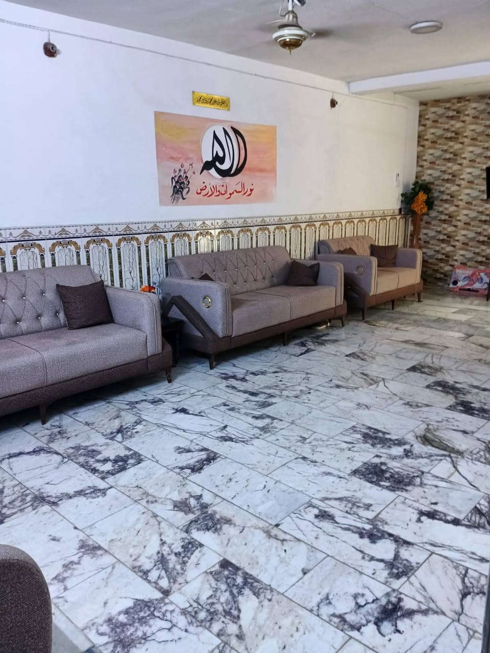 🏠#دارللبيع//طابـــــــو صرف _🏠
🏗️📍المــــــــوقع// بابل الهاشمية الجمعية 

✏️المســـــاحة// 300 متر 

🧱🧱طـــابق الأول // يحتوي ع 
2 غرف نوم  4*5➕استقبال11متر➕ صالة كبيرة ➕ مطبخ6*5➕مجمعات صحية 2➕مناور 1 ➕كراج سيارة 🚙
🧱🧱طابق الثاني // غرفة نوم2مساحة 4*5 ➕بيتونه
ويحتوي الدار على محل 
 
      للمزيد من التفاصيل الاتصال او المراسلة على واتساب الرقم    ***********
