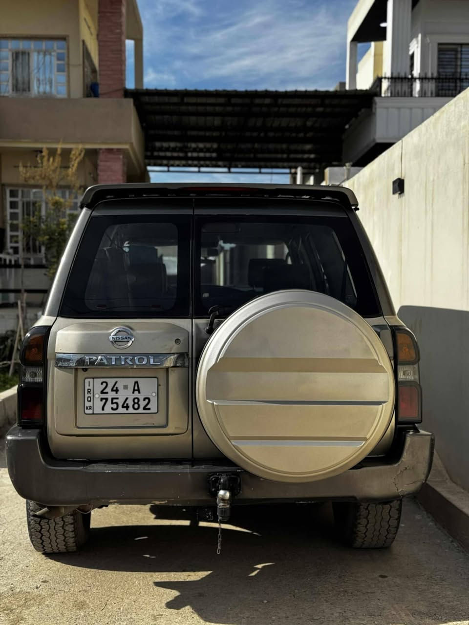 نيسان باترول موديل 2006...السياره مزوده دبل ولوي اي اربي تبريد 3قطع.. بسمي.. سنويه.. 31... مصبوغه جماله بدون تصليح.. جاهزه من كلشي.. مكينه.. 4500..منضومه غاز... 120..مكان السياره واسط الحفريه.. ***********..... السعر... 120....
