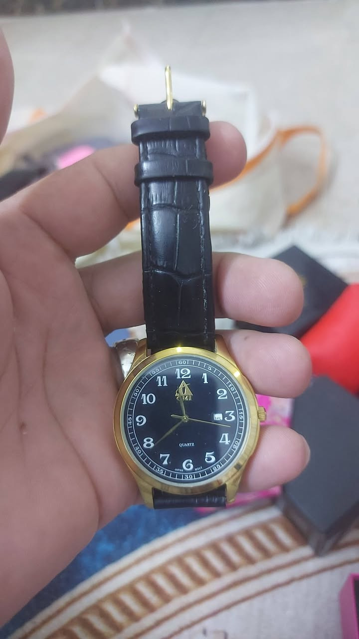 ساعة • ماكو تفاصيل