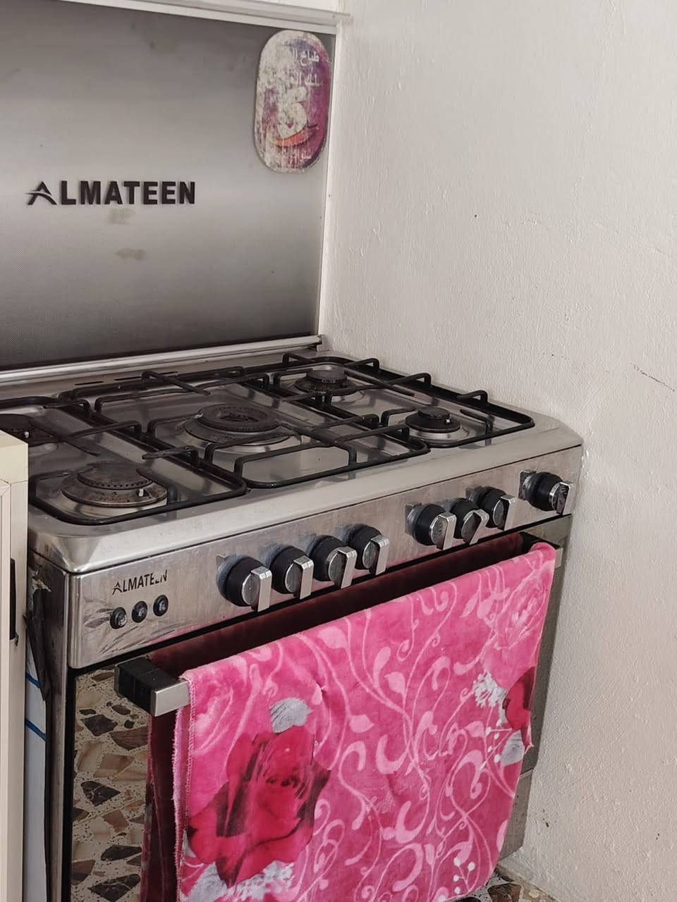 سلام عليكم طباخ مصري مستعمل قليل للبيع ***********
