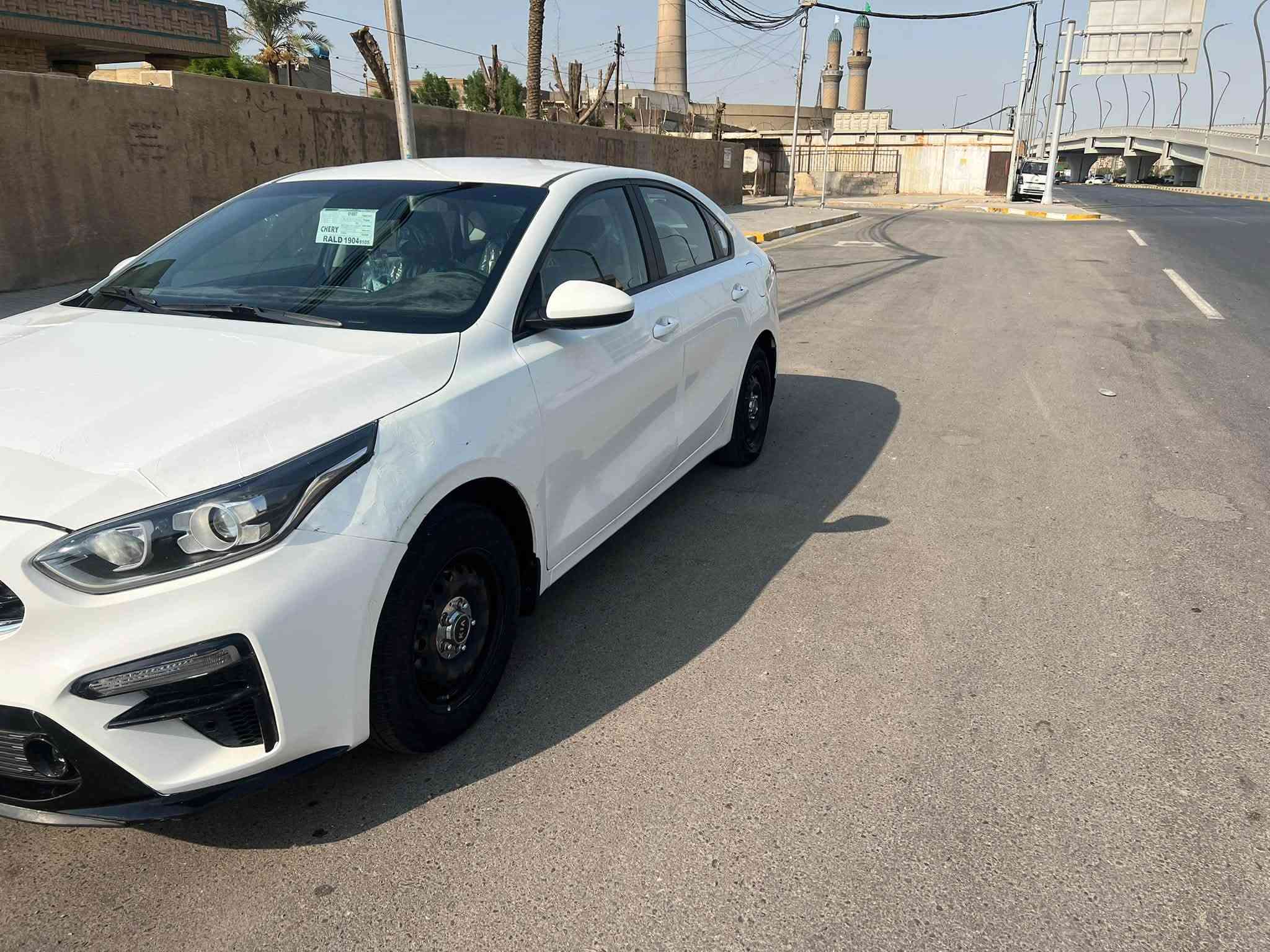 السلام عليكم للبيع كيا سيراتو خليجي موديل 21رقم اربيل شرط تحويل وكالة مكينه 1600كير كفاله صار بيه حادث بل عراق بنيد جاملغ صبغ وحالين بيه ملاحظات بسيطه تبريد ثلج ماشيه 91حقيقي شراي يتصل سعره 118ورقه بيه مجال حك جيه مكاني بغداد*********** يتصل اعتذر عل مراوس
