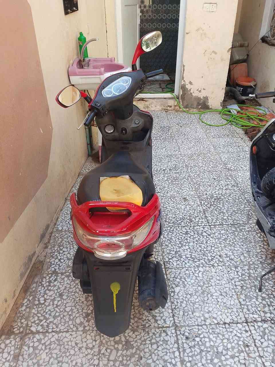 سلام عليكم شباب للبيع كامكو جي فور الدراجه جديده كلش كفاله من كلشي برغي ما عايزه مال حاويه مرتبه تفاصيل بعد اكثر اتصل رقم ***********مكان نجف كوفه سعر 650وبيه مجال
