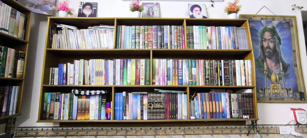 للبيع: مكتبة متكاملة (محتويات + خشب)
للبيع مكتبة كاملة تتضمن الرفوف والخشب المصمم للكتب، مع تشكيلة واسعة ومتنوعة من الكتب والقراءات التي تشمل:
​كتب دينية: أمهات الكتب والمصادر الإسلامية.
​كتب تعليمية: لمختلف المراحل والتخصصات.
​قصص الأنبياء: وسير الصالحين والأخلاق للأطفال والكبار.
​عناوين متنوعة: تشكيلة شاملة تلبي كافة الأذواق والاهتمامات.
​السعر: مليون و300 ألف دينار (مع إمكانية التفاوض البسيط للجادّين).
​للتواصل والاستفسار:
يرجى المراسلة عبر الخاص أو الاتصال على الرقم: [***********]
