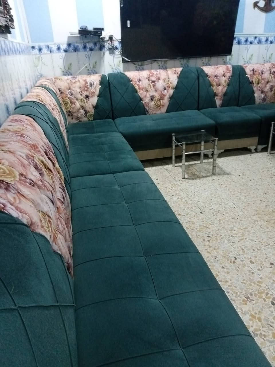 ديوان 8قطع اخو الجديد استخدام قليل السعر 325 مكاني الحيانيه ***********
