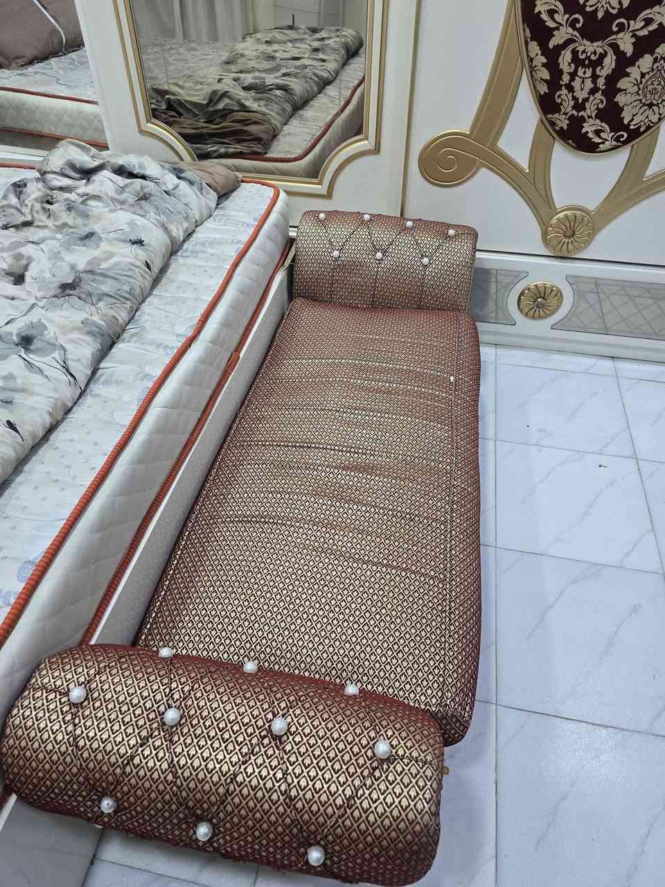 غرفه مستعمله للبيع حي جامعه 
١٠ قطع نضيفه كلش بمعنئ كلمه 
سعر مليون  وربع وبيه مجال 
***********
