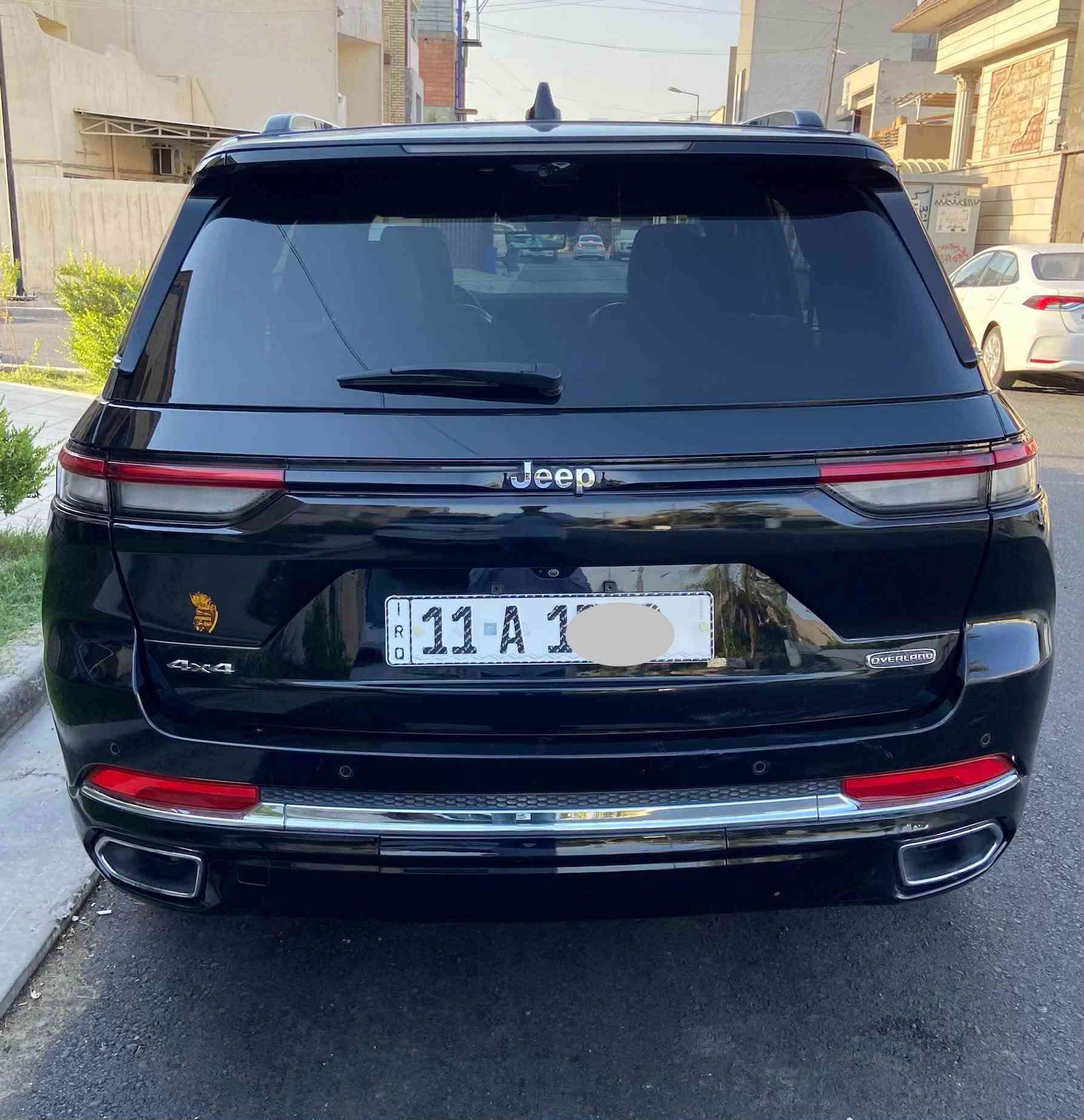 جيب كراند شيروكي اوفرلاند  5 راكب
الموديل : 2023 .

اللون : اسود 

المحرك : V6.  3.6L . 

العداد : 44700 الف كيلومتر 
 
*رقم بغداد مميز⭐️

حادث تبديل جاملغ أيسر وربع الدعامية تعديل رأس الشاصي بارد كلش بسيط وشرط الفحص⭐️

المواصفات :

⭐️ دفع رباعي 4x4 . 

⭐️ نظام تعليق هوائي (جكات). 

⭐️ 5 شاشات 3 أمامية  2 خلفية.

⭐️ قيادة ذاتية عند المنعطفات.

⭐️ رادار امامي مع مانع تصادم . 

⭐️ نظام الرؤية الليلية. 

⭐️ تحذير الخروج عن المسار . 

⭐️ مستشعر نوم السائق مع نظام التوقف الآلي 

⭐️ تحذير النقطة عمياء ⚠ .

⭐️ نظام تحذير عند التقاطعات. 

⭐️  نظام تحذير عند تجاوز السرعة المحددة. 

⭐️  نظام عرض المعلومات على الزجاج الامامي (HEAD UP DISPLAY)

⭐️ نظام تقليل الضجيج داخل المقصورة. 

⭐️ إنارة محيطية مع أمكانية تغيير الالوان .

⭐️ شاحن موبايل وايرلس. 

⭐️ تعديل وضعيات مقود السائق كهربائيا. 

⭐️ مرايا تعتيم ذاتي. 

⭐️ المرايا الجانبية قابلة للطي كهربائيا. 

⭐️ نظام الصوت من ماكنتوش مع 19 سماعة. 

⭐️ ويل قياس 20 انج .

⭐️ سقف بانوراما .  

⭐️ شاشه كبيرة 10.1 انج . 

⭐️ شاشة للراكب الأمامي .

⭐️ نظام الخرائط (GPS) .

⭐️ عرض خرائط الطريق على لوحة القيادة.

⭐️ لوحة القيادة بقياس 12 أنچ. 

⭐️ 5 كاميرات خارجية مع بخاخات ماء للتنظيف. 

⭐️ كاميرا للمرأة الداخلية. 

⭐️ تصوير حراري ليلي .

⭐️ المصابيح الأمامية زنون .

⭐️  كشافات الضباب زنون . 

⭐️ دخول ذكي. 

⭐️ بصمة على 5 ابواب للدخول الذكي. 

⭐️ تشغيل عن بعد .

⭐️ الصندوق الخلفيي كهربائي .

⭐️ فتح الصندوق الخلفي مع حركة القدم.

⭐️ فرش المقصورة الداخلية من الجلد الطبيعي الفاخر .

⭐️  اضافات من الخشب الطبيعي للمقصورة الداخلية. 

⭐️  ذاكرة لحفظ وضعيات الجلوس للمقاعد الأمامية

⭐️ مساج للمقاعد الامامية .

⭐️ المقاعد الأمامية كهربائية .

⭐️ المقاعد الأمامية تبريد وتدفئة .

⭐️ المقاعد الخلفية تدفئة وتبريد .

⭐️ ستائر للشبابيك الخلفية. 

⭐️ انارة داخلية LED متعددة الالوان . 

⭐️ حساسات امامية وخلفية . 

⭐️ 5 راكب .

⭐️ مكيف خلفي مع وحدة تحكم منفصلة . 

⭐️ تدفئة مقود القيادة. 

⭐️ مانع تصادم خلفي .

⭐️ بلوتوث تلفون . نظام كار بلي

⭐️ محدد سرعة . 

⭐️ نظام التشغيل والاطفاء الاوتوماتيكي .

⭐️ نظام بريك اوتماتيكي

وبيها بعد مواصفات ممذكوره السيارة نظيفة جداً احلى من الصور* صور الحادث ع خاص 🌸

⭐️السعر 35,500$  الف دولار

للاستفسار الرجاء الاتصال او مراسلة الرقم واتساب 

***********
