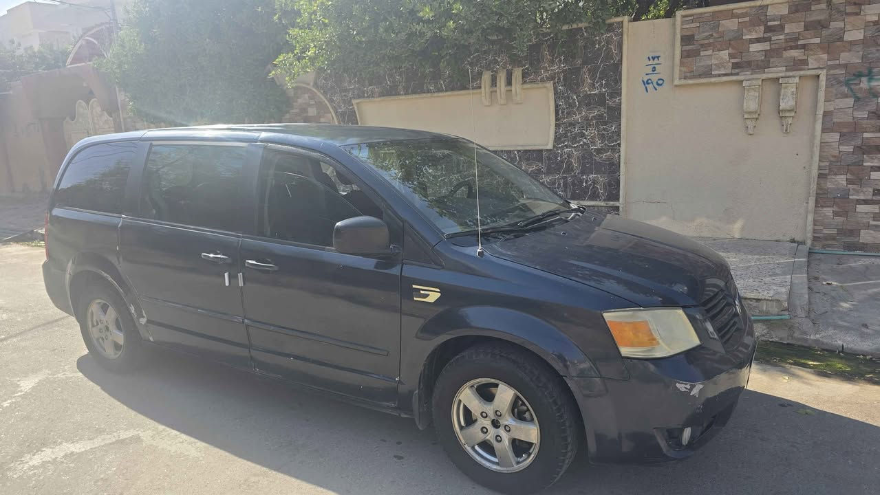 دوج كرفان ٢٠١٠ كير ومحرك شرط
بيها سقف وتكم وصفحة صبغ اثر ايام التحرير
البجم والدواخل شرط بدون اي طخة سيارة بأسمي رقم جديد وكوبون بانزين بيها عليها ادامة كاملة سيارة جاهزة تبريدها شغال ٣ قطع وكشنات بلع منفصل 
السعر 83 وبيها مجال بسيط جدا.
مكاني الموصل دوميز.
للتواصل الاتصال على الرقم *********** موصل, نينوى
