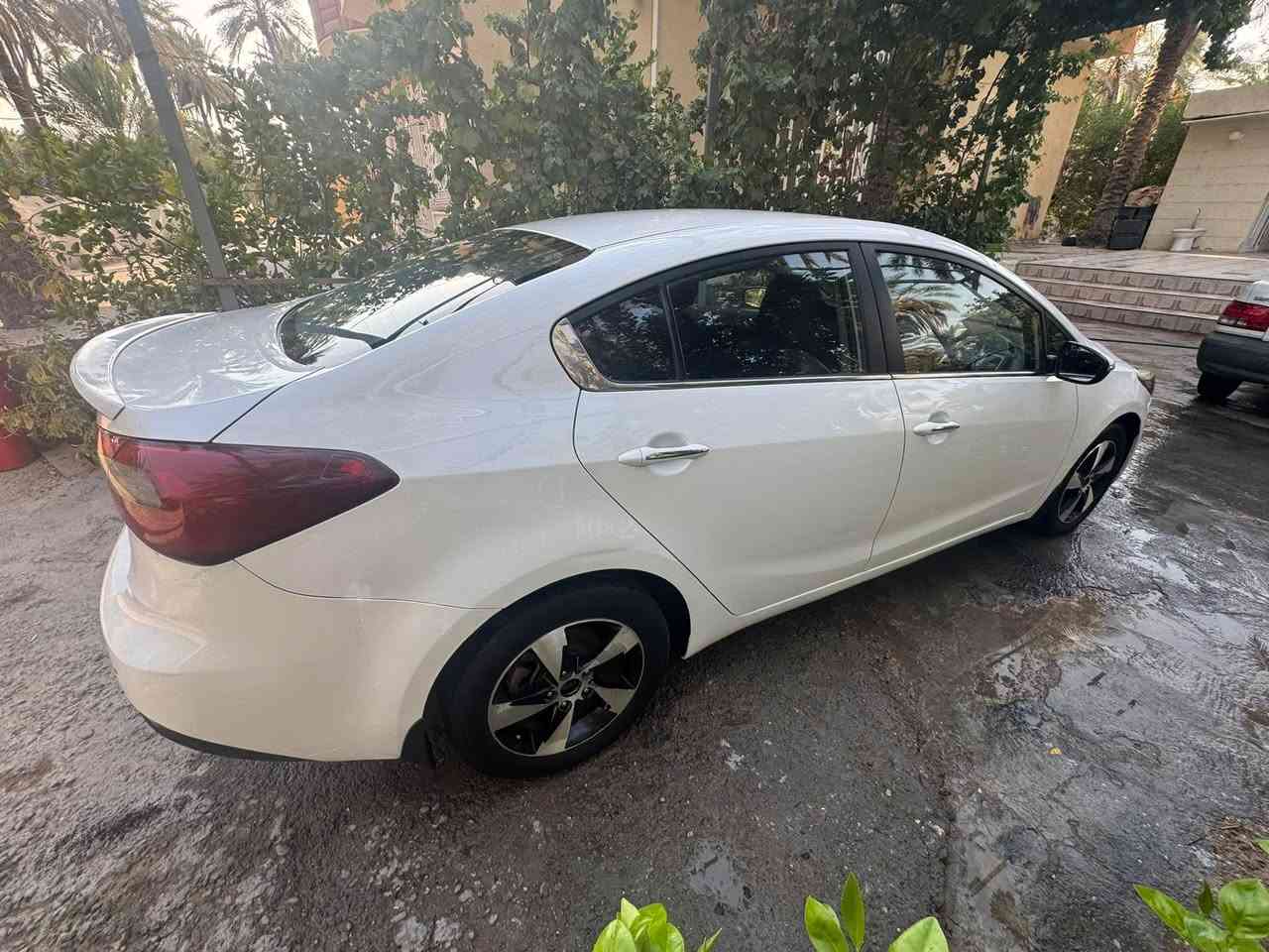 ياالله السلام عليكم اخوان سيراتو موديل ١٥ خليجيه رقم بغداد تحويل مباشر السياره فول مواصفات مايحتاج اذكرهن محرك كير حداديه تخم تاير السياره جاهزه من كلشي السياره بيها قطعتين جاملغ خلفي وباب خلفي جه السايق بدون دواخل عدهن كفاله عامه المكان كربلاء الحسينيه السعر ١٠٨وبيها مجال خادم للشراي اخوان خاص عتذر اتصال فقط ***********

