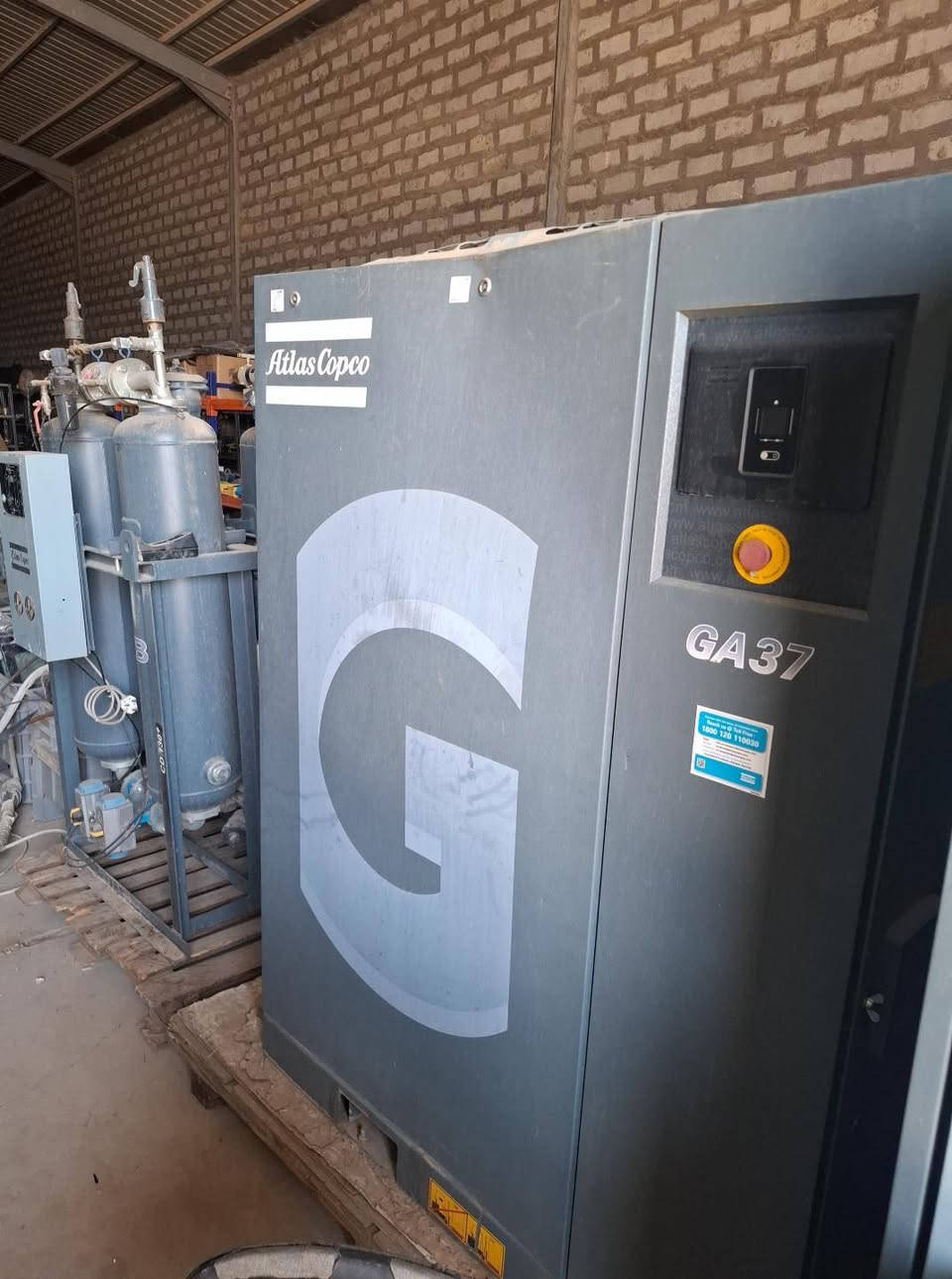 متوفر ،  ضاغط هواء صناعي Air Compressor من Atlas Copco.
الموديل: GA 37 + AP 10 HAV 3
القدرة: 37 kW ≈ 50 حصان
أقصى ضغط: 10 bar
الصناعة: بلجيكا
Serial Number: S 45521601
الشركة: Atlas Copco
الاستفسار 
***********
