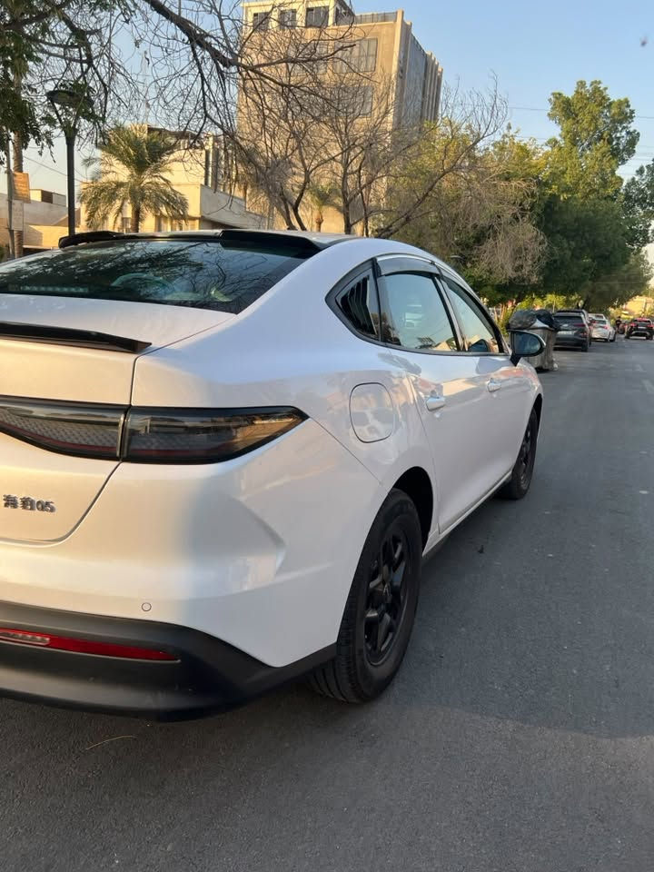 سلام عليكم byd سيل 5 2025 ماشيه 6000 الكلي بدون صبغ بدون شخوط فقط بارد بالبنيد
داخل ابيض 
قطعتين تبريد 
جلد 
بصمه 
وباقي مواصفاتهة 
مسويلهة عازل حراري كل الجام 
و ارضيات حوضيهة 
شاحنه الاصليه 
و فوم مال تايرات 
سعرهة 19،200 و بيهة مجال  
باسمي بغداد 
العنوان اليرموك 
***********
