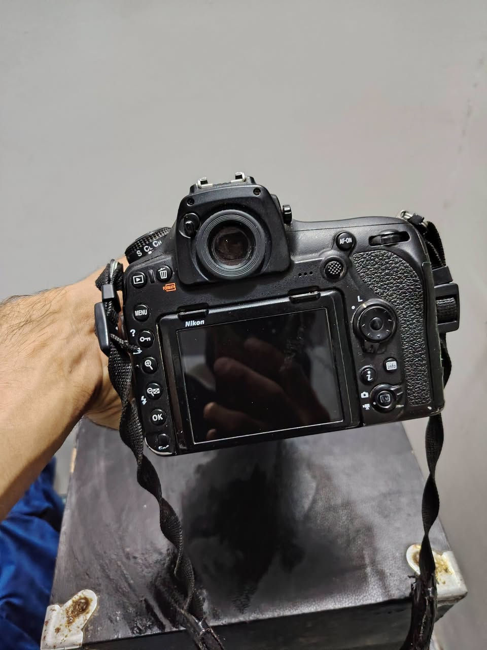 📸 للبيع كاميرا نيكون Nikon D850 فول فريم احترافية
مستعجل على البيع وبـ سعر مناسب للشاري 🔥

✅ الكاميرا نظيفة جداً وشغالة بدون أي مشكلة
✅ تصوير صور وفيديو بجودة احترافية وكلش حلوة
✅ الشاري يتفضل خاص او اتصل
✅ الشتر: فوك 100 ألف
ابيع بدون شتر

📦 تجي وياها:
• كارتونة
• شاحنه
• بطارية
• حزام كتف

📍 المكان: بغداد – بسماية
🚗 التوصيل موجود

💰 السعر على الخاص
📩 الشراي الجاد يتفضل خاص، وما يتعب نفسه بالسؤال إذا مو جاد.

📱 واتساب: ***********
