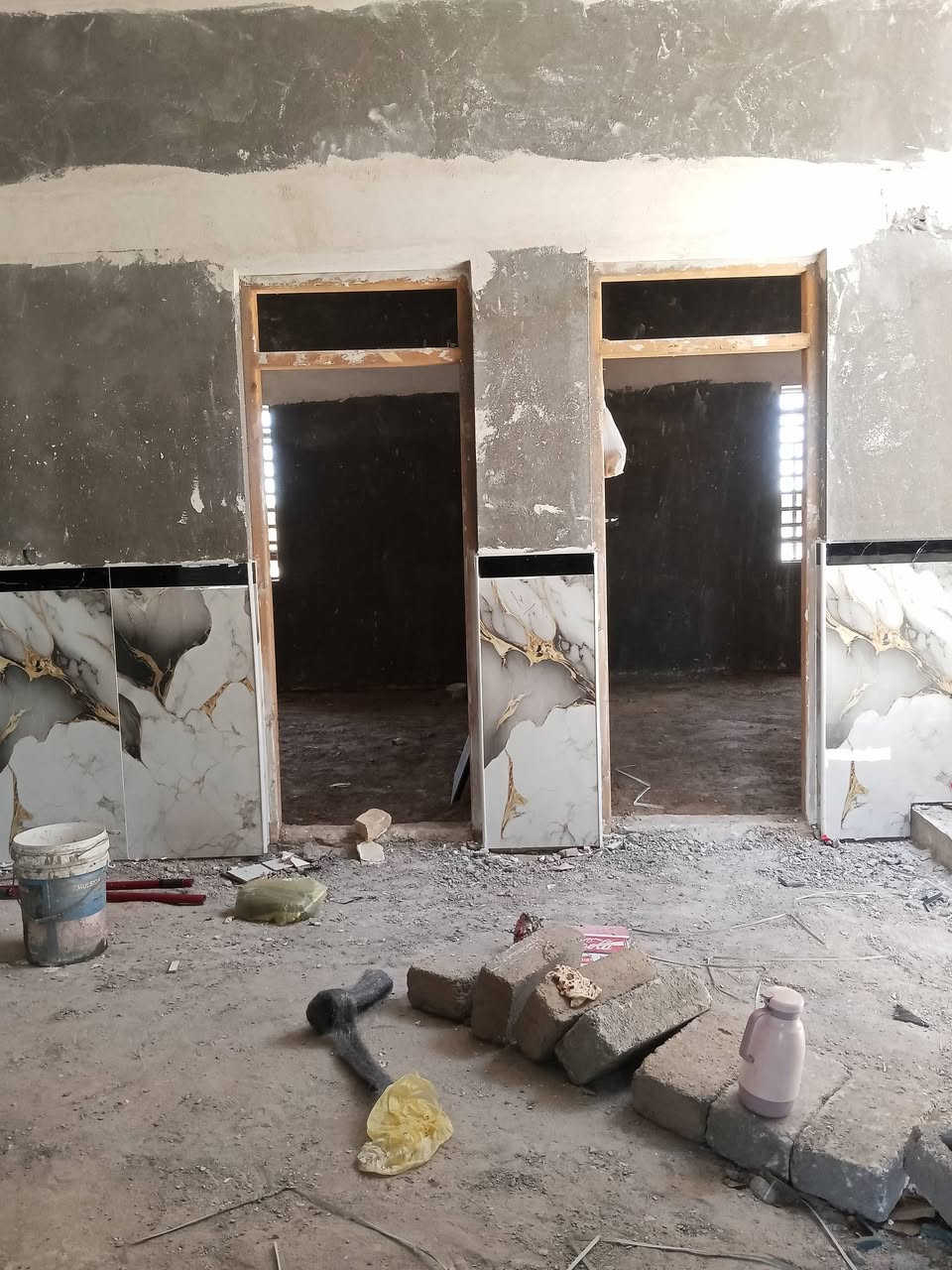 خادم انا جميع أنواع السيراميك الجداري ولارضي درجه أولا ع اليزر وستلام مهندس والتزام بلعمل ***********
